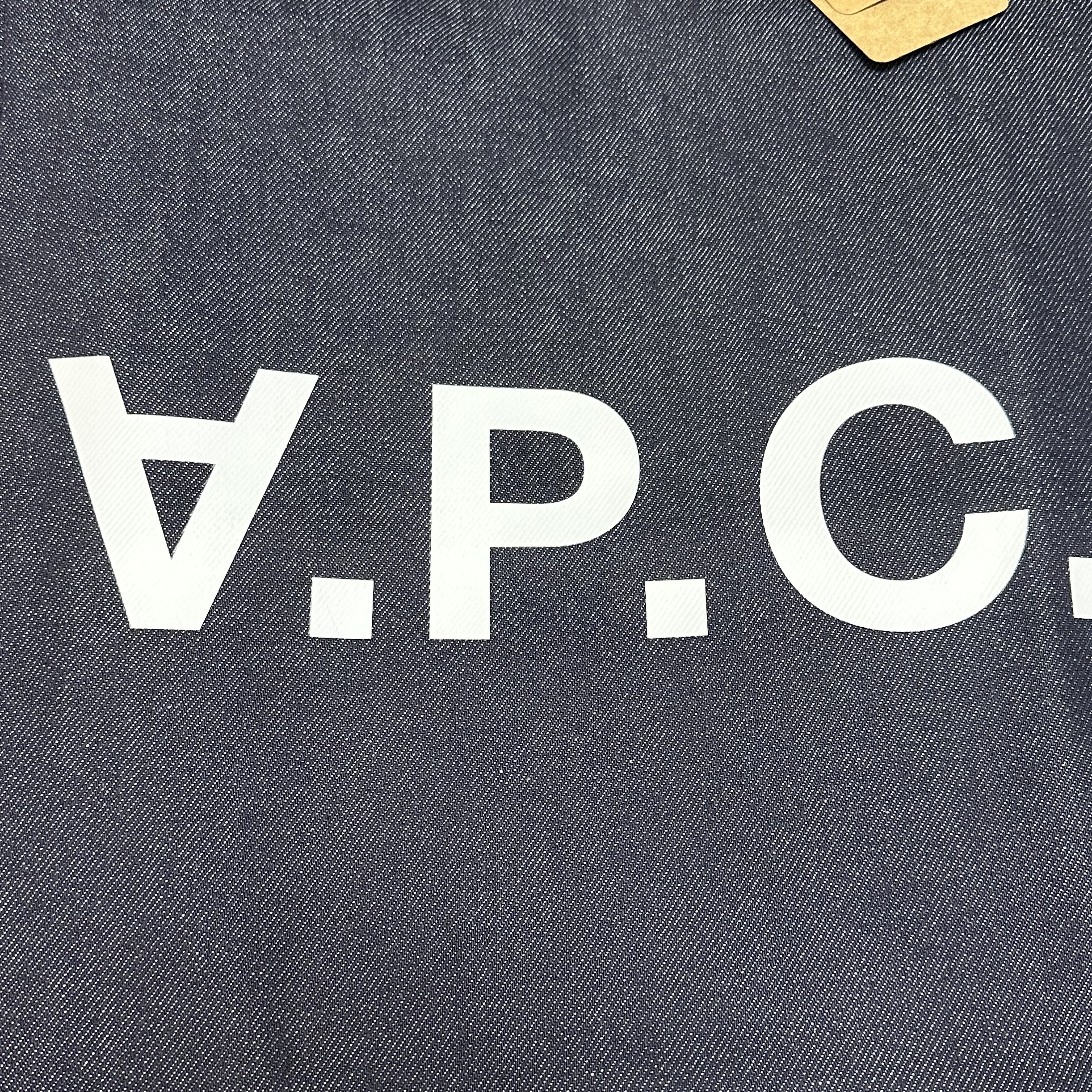 A.P.C. Laure Tote Bag Blue 착용 스타일 - 2