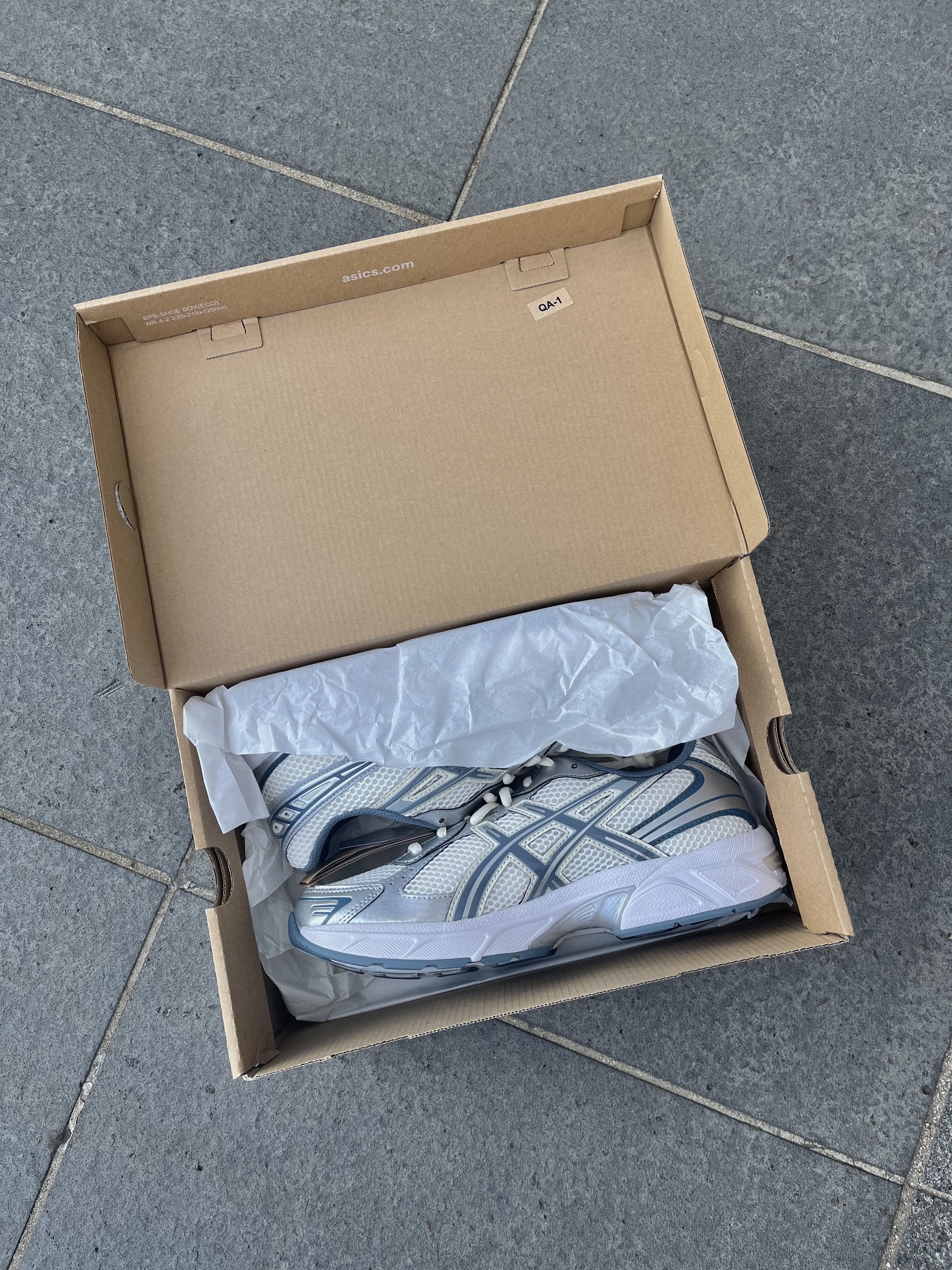 NewJeans Tokki Merchandise Fluffy Keyring White, (W) Asics Gel-Kayano 14 White Midnight 착용 스타일 - 3