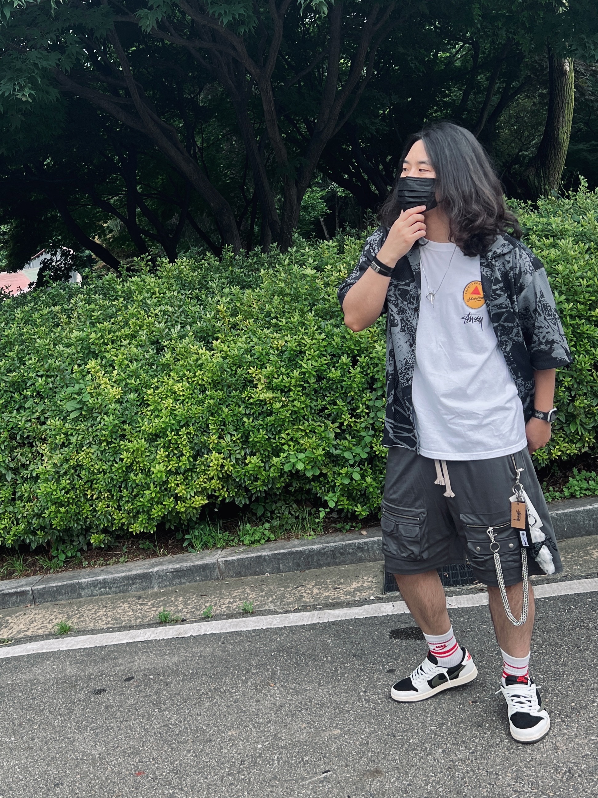 (W) Jordan 1 x Travis Scott Retro Low OG SP Medium Olive, Stussy x Martine Rose 40 WT T-Shirt 착용 스타일 - 2