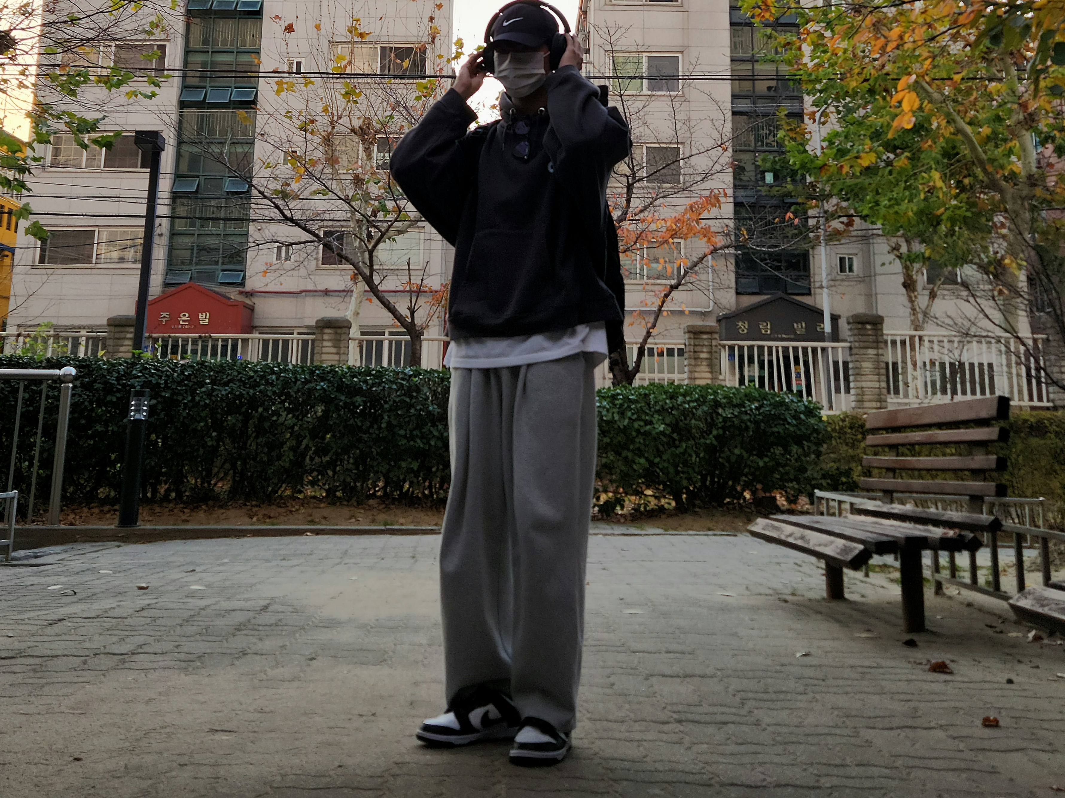 Nike Dunk Low Retro Black 착용 스타일 - 2