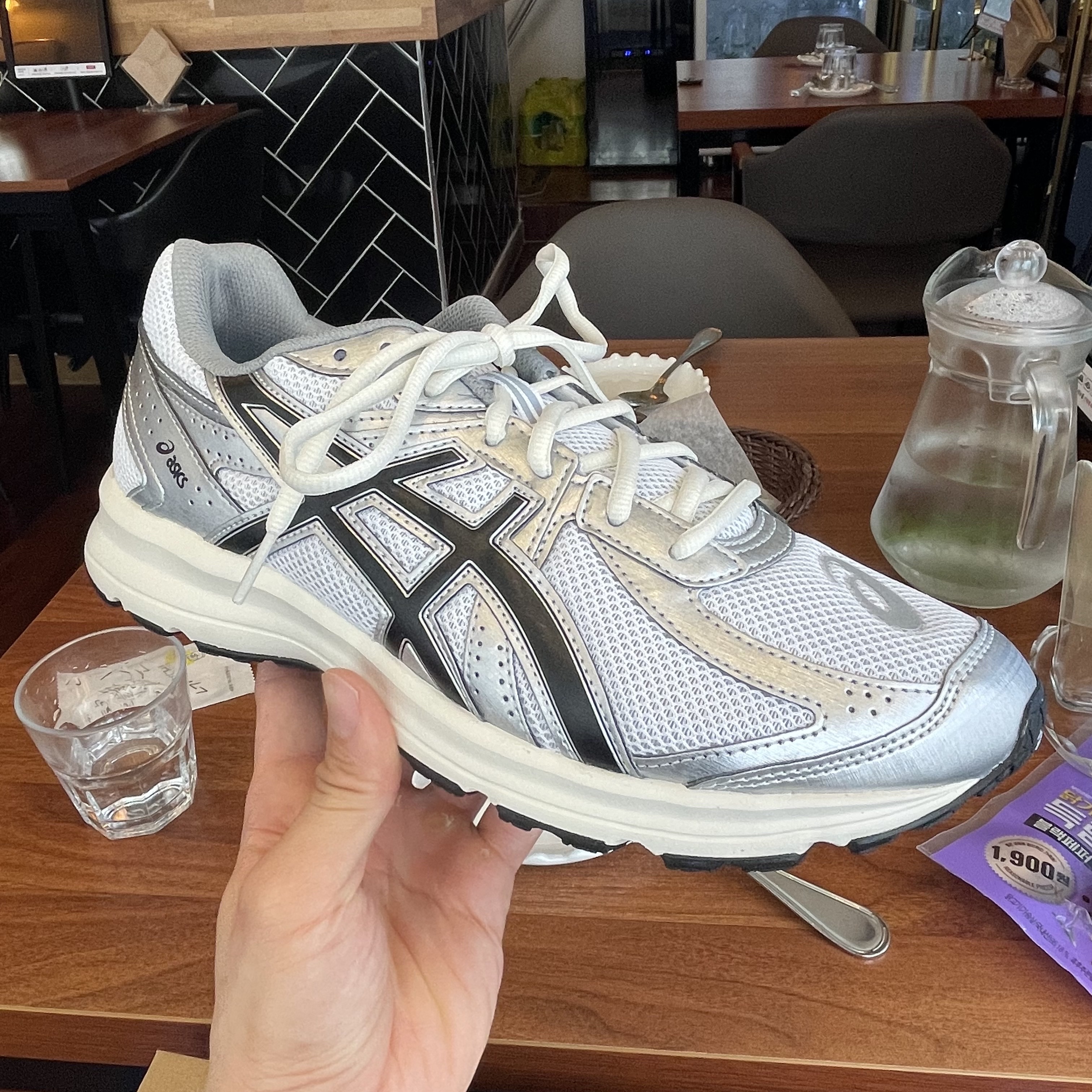 Asics Jog 100 S White Black - 2E Wide 착용 스타일 - 3