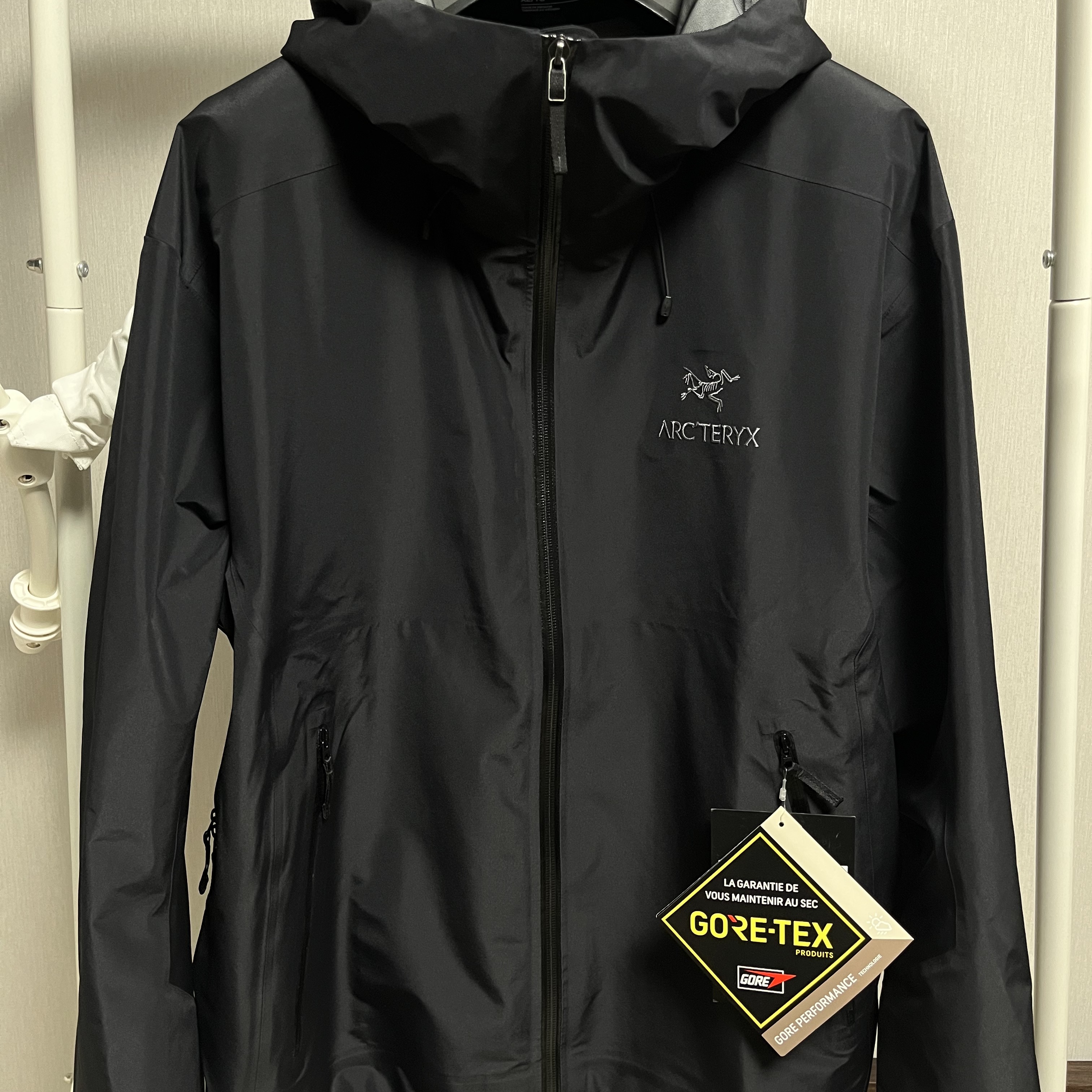 Arc'teryx Beta LT Jacket Black 착용 스타일
