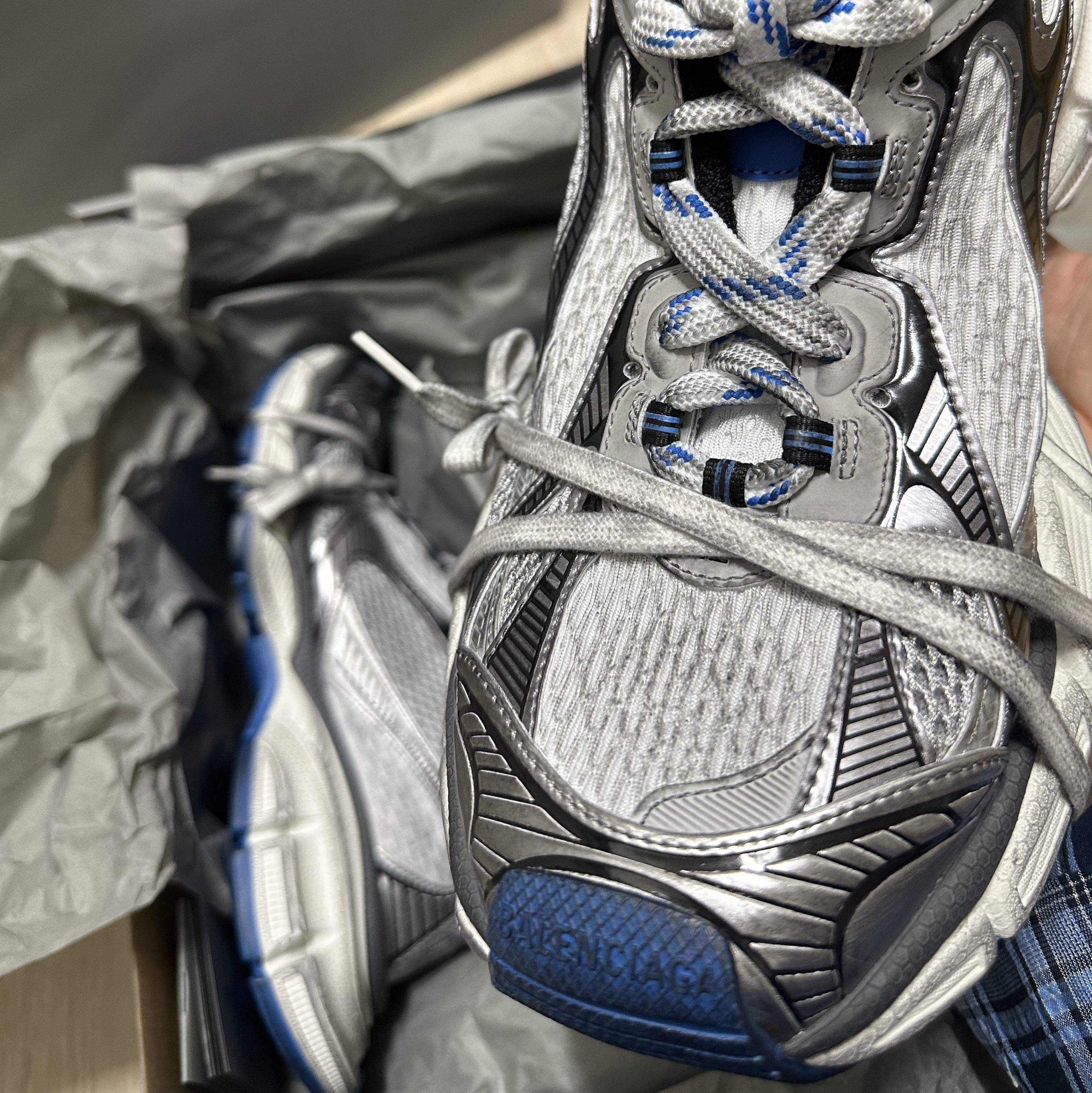 Balenciaga 3XL Sneakers Light Beige, Balenciaga 3XL Sneakers Grey White Blue 착용 스타일 - 3