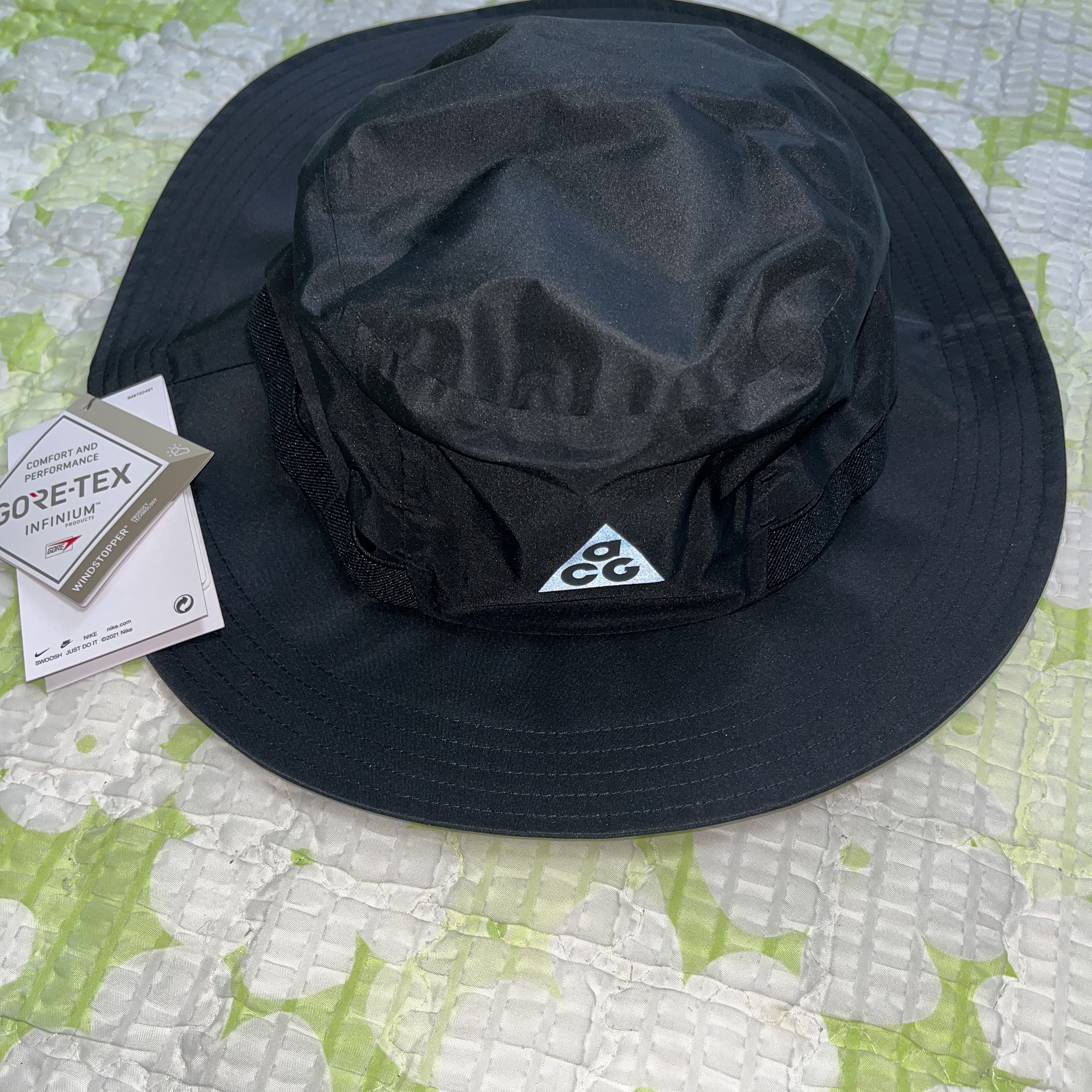 Nike ACG Apex Bucket Hat Black, Nike ACG LBR T-Shirt Summit White - Asia 착용 스타일 - 2