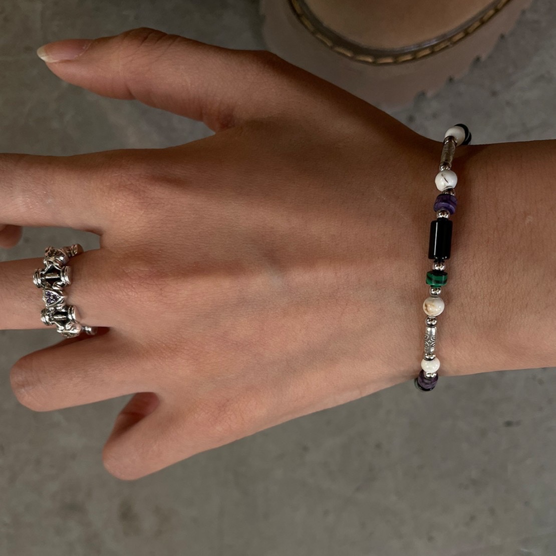 Scudo Grapevine Karen Beads Bracelet 착용 스타일