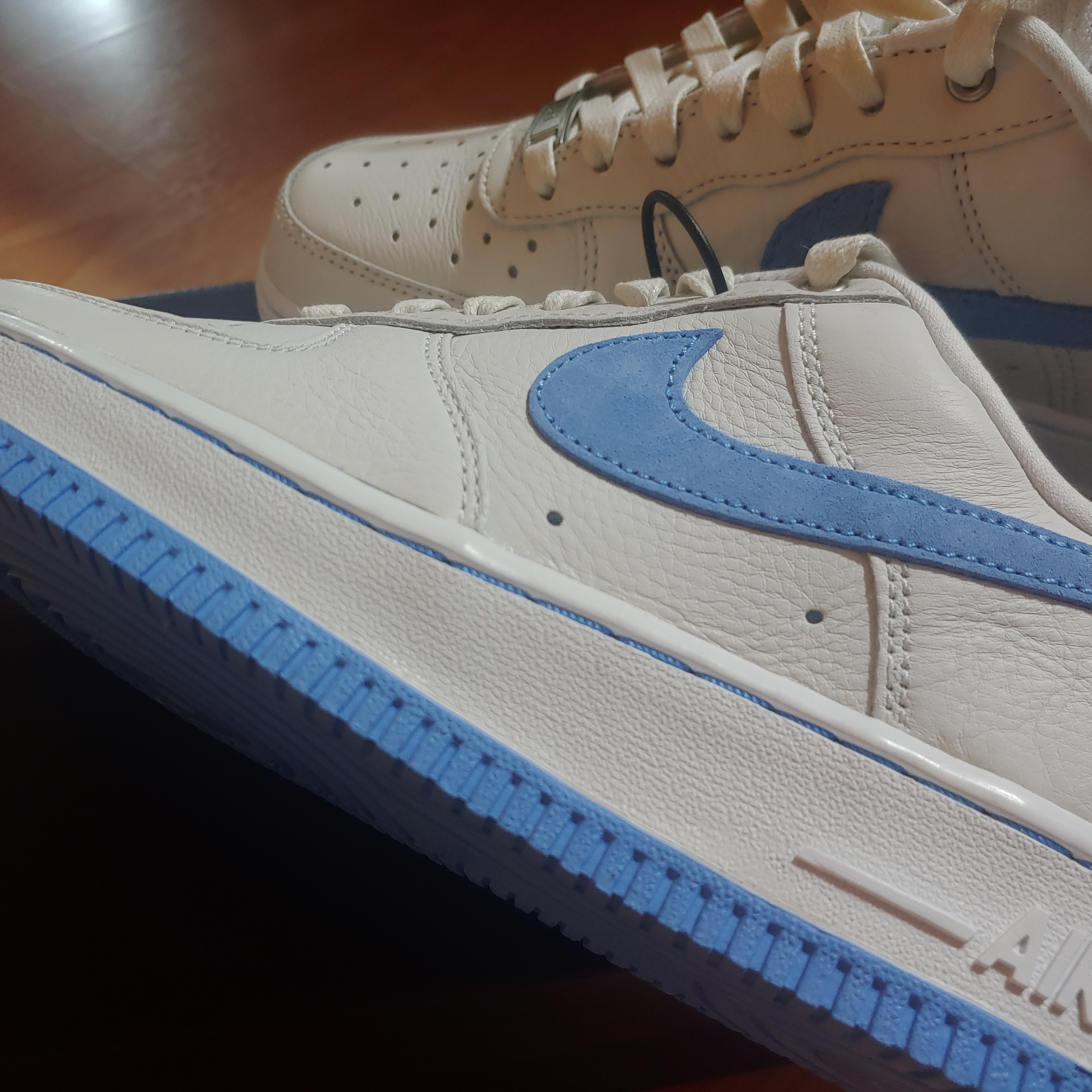 (W) Nike Air Force 1 LXX University Blue 착용 스타일 - 2