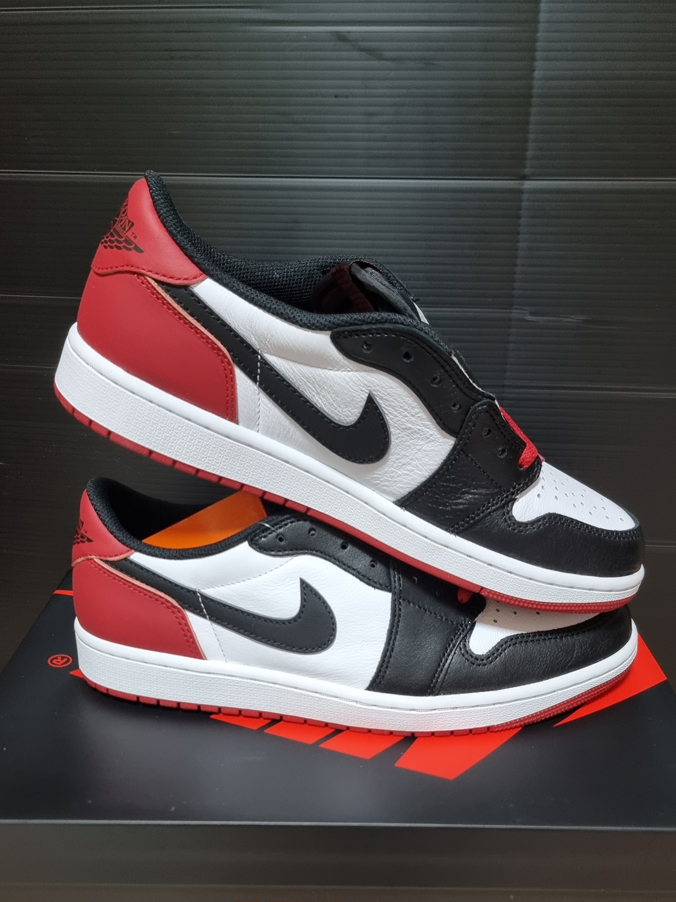 Jordan 1 Retro Low OG Black Toe 착용 스타일 - 3