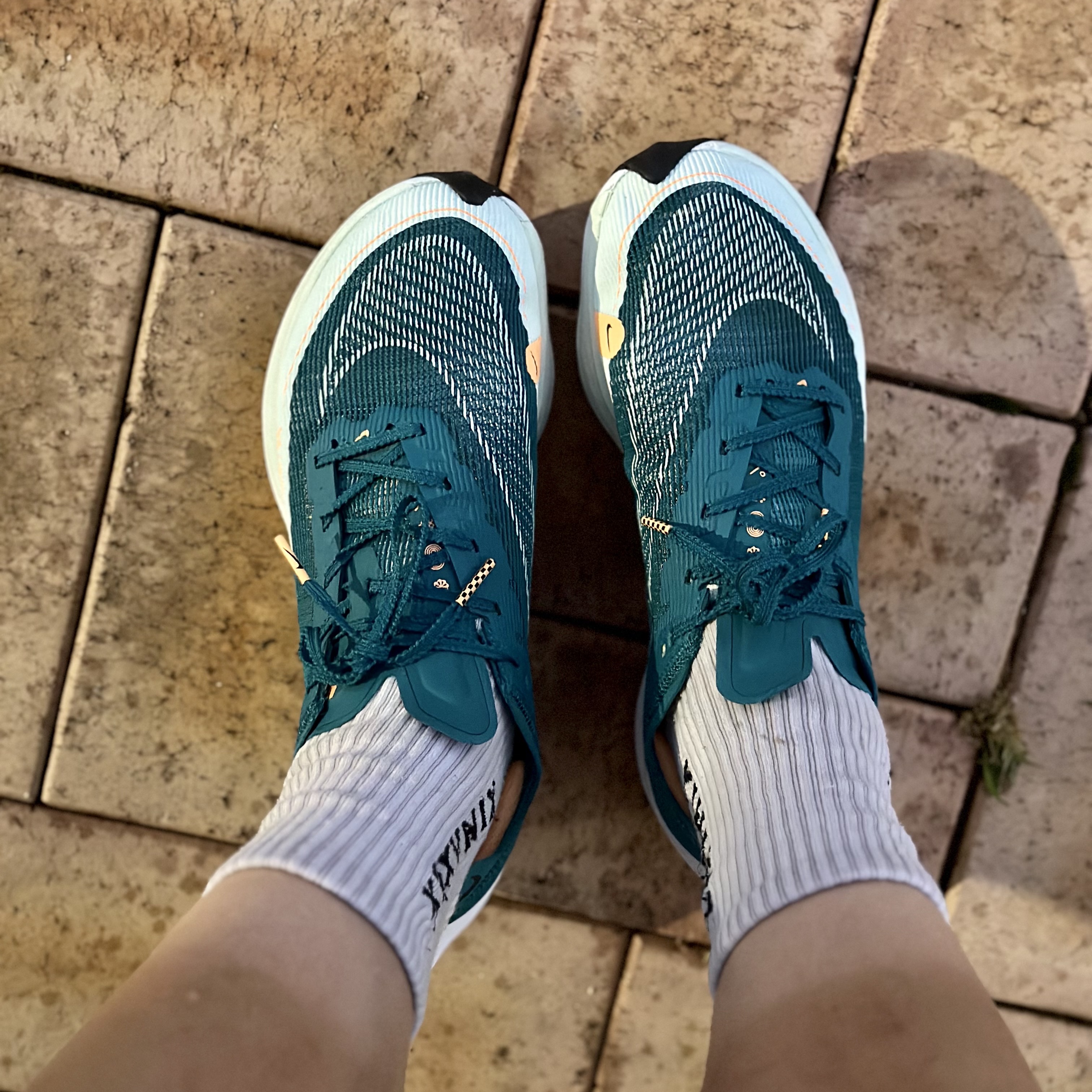 Nike ZoomX Vaporfly Next% 2 Bright Spruce Barely Green 착용 스타일