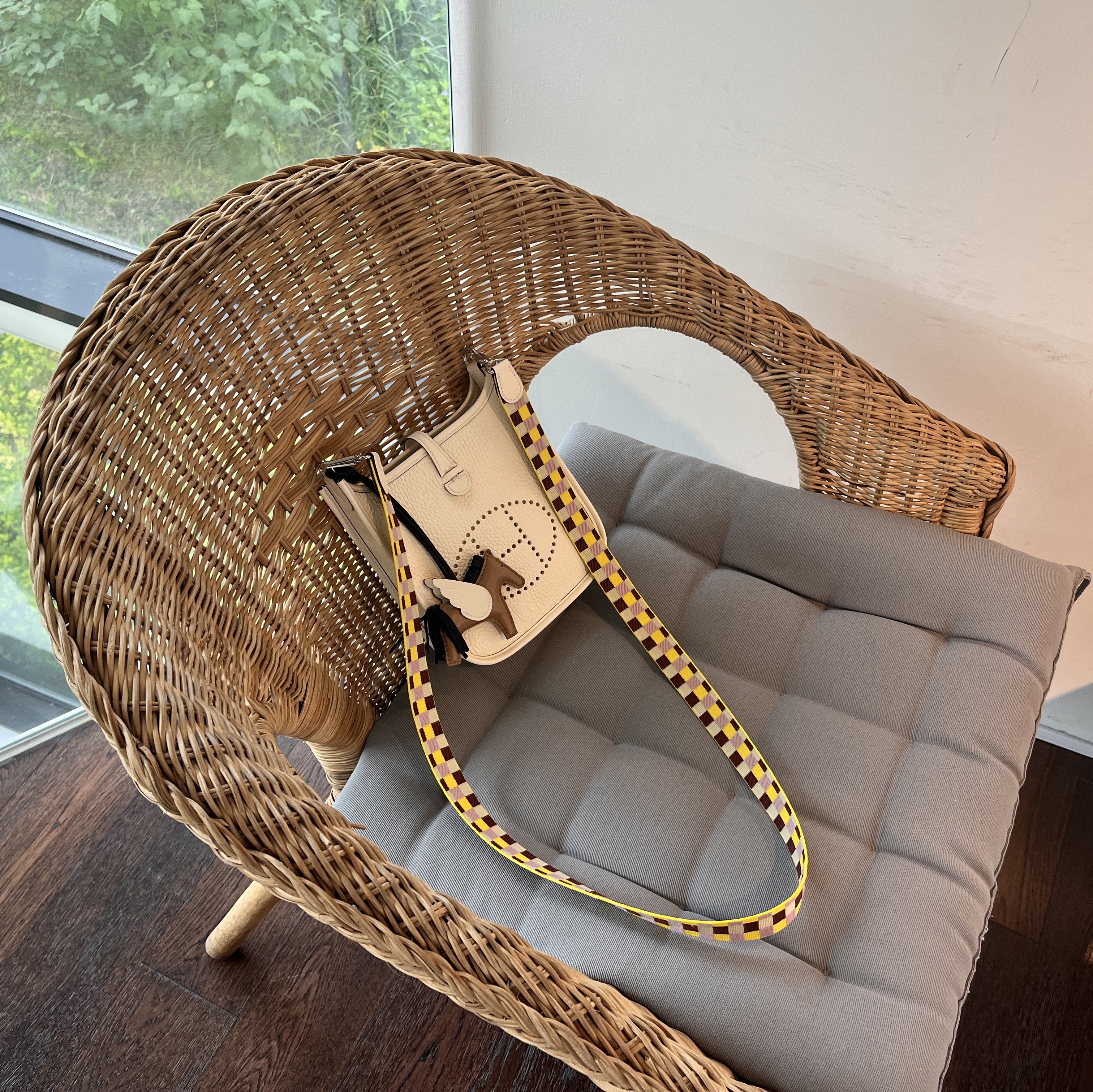 Hermes Evelyne 16 Amazone Bag Clemence & Palladium Nata Citron Rouge H Mauve 착용 스타일