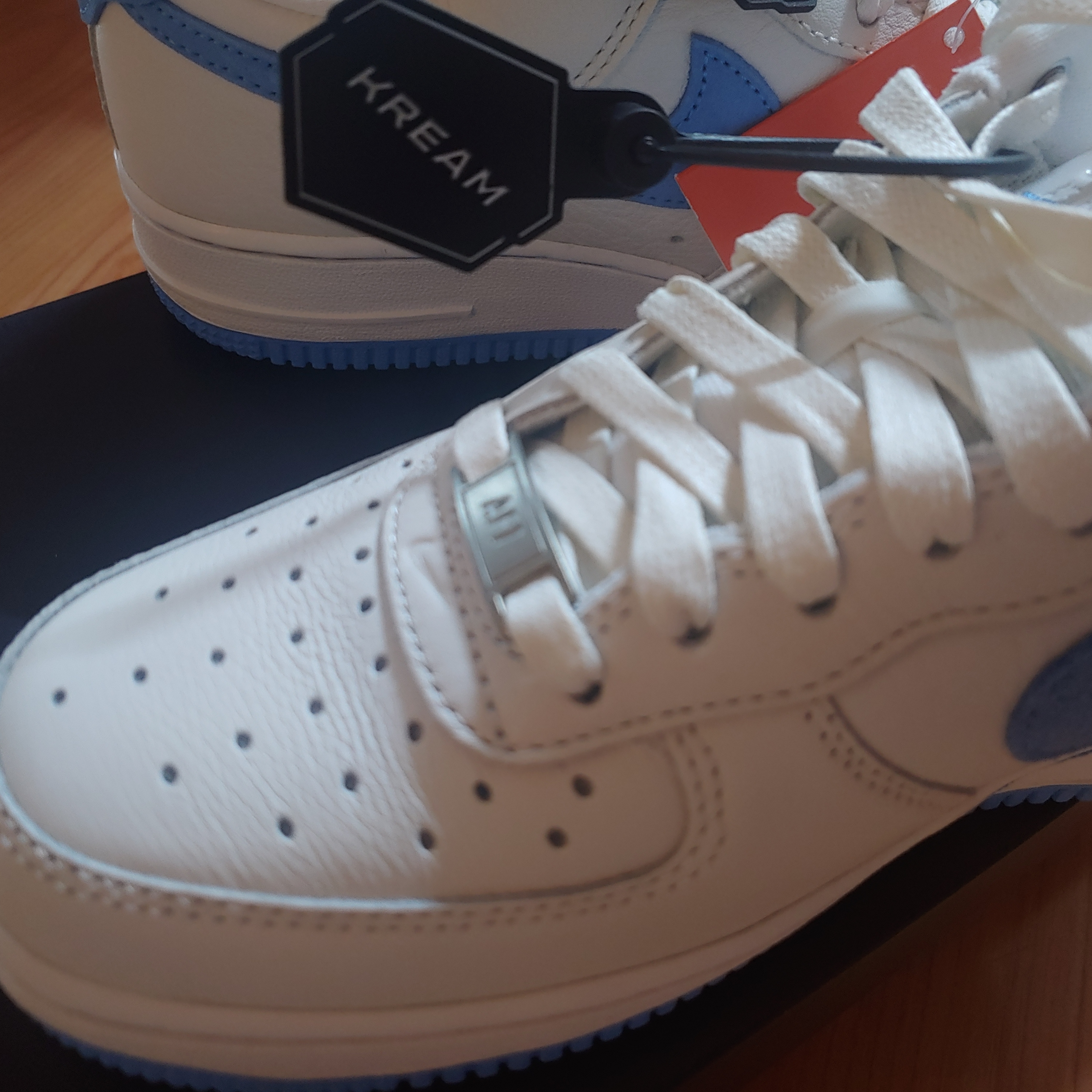 (W) Nike Air Force 1 LXX University Blue 착용 스타일 - 3