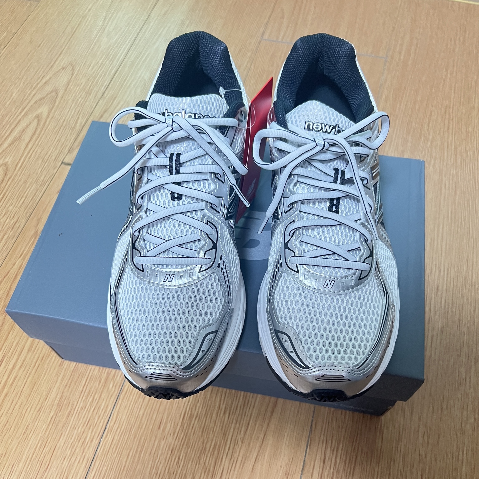 New Balance 860v2 White Black 착용 스타일