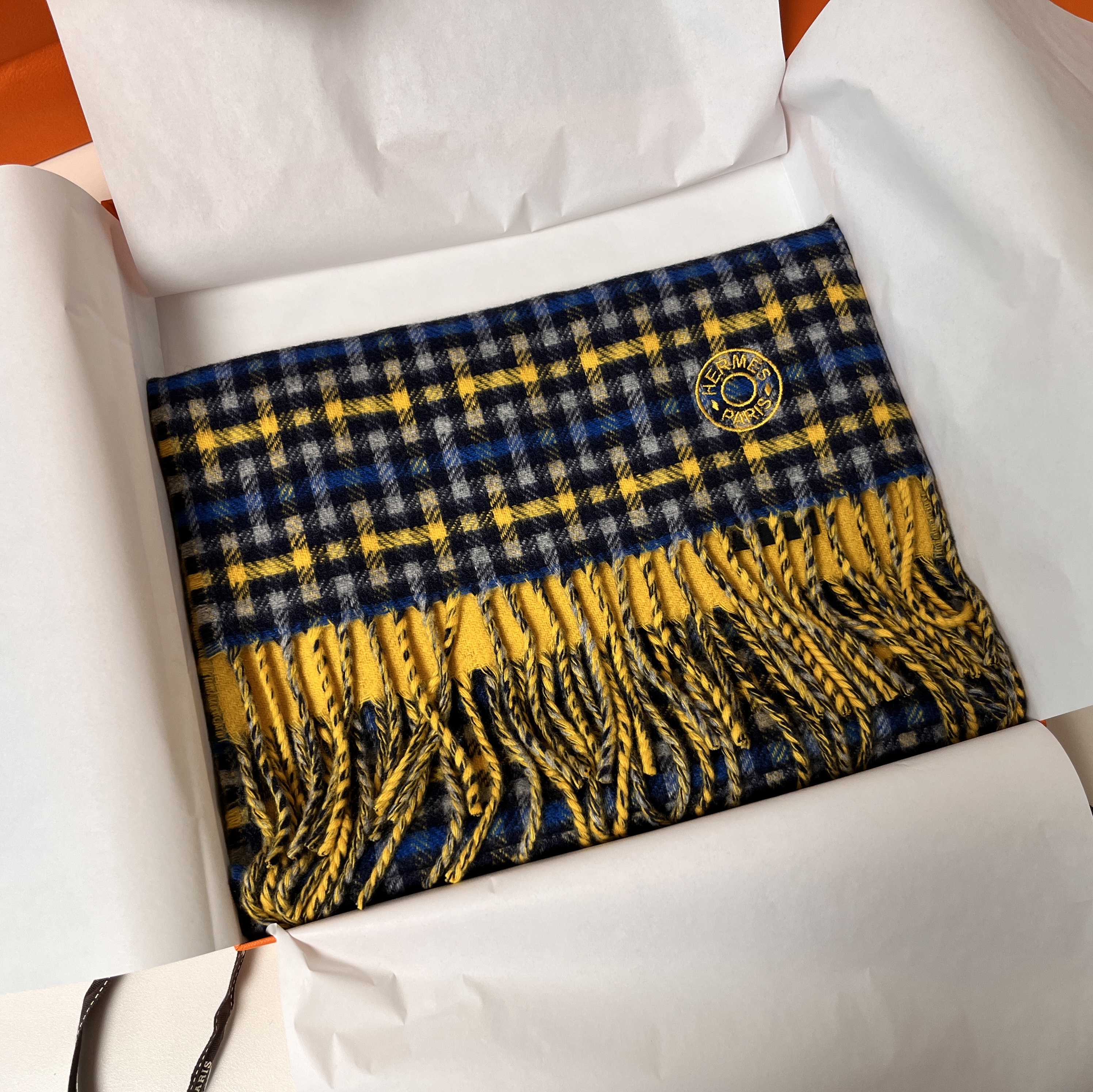 Hermes H Ecossais Recto Verso Muffler Gris Bleu Vert 착용 스타일