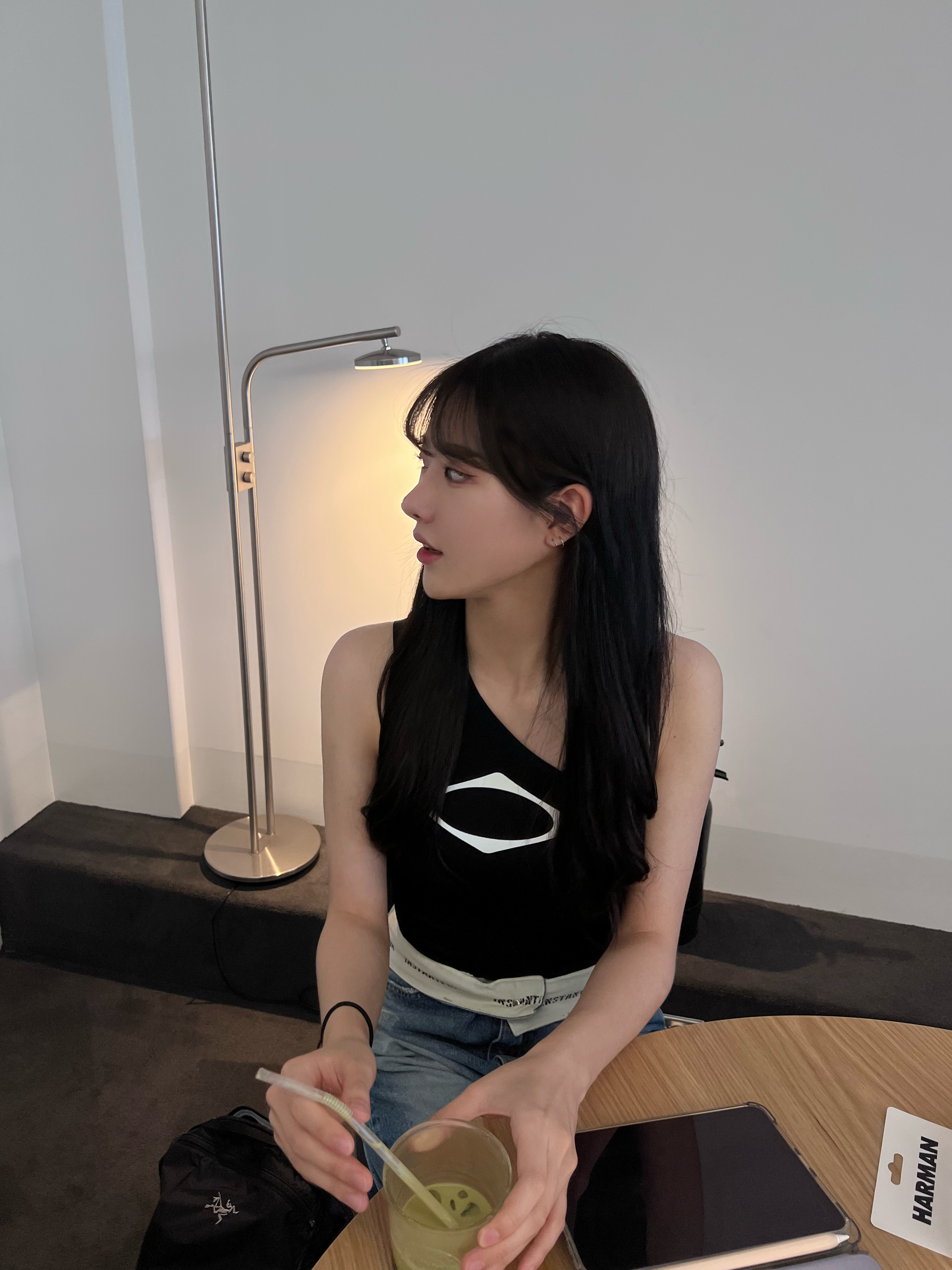 (W) Mischief Rhombus One Shoulder Top Black, Arc'teryx Heliad 15 Backpack Black 착용 스타일 - 2