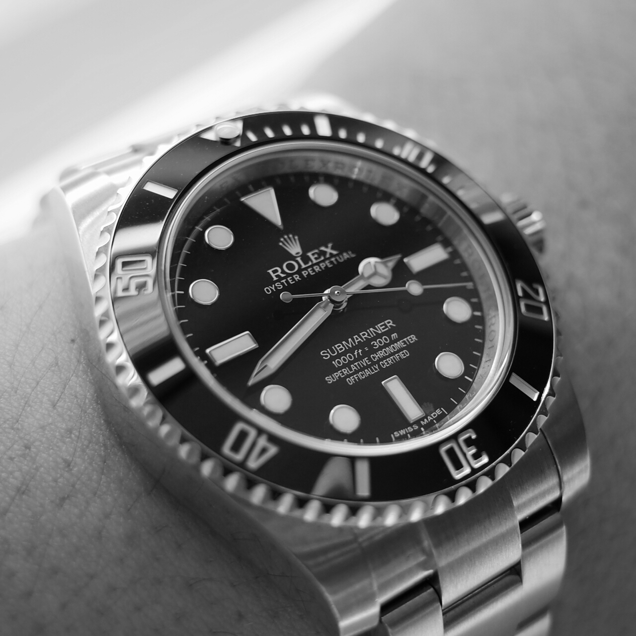 Rolex Submariner 40mm 114060 Black Oyster 착용 스타일