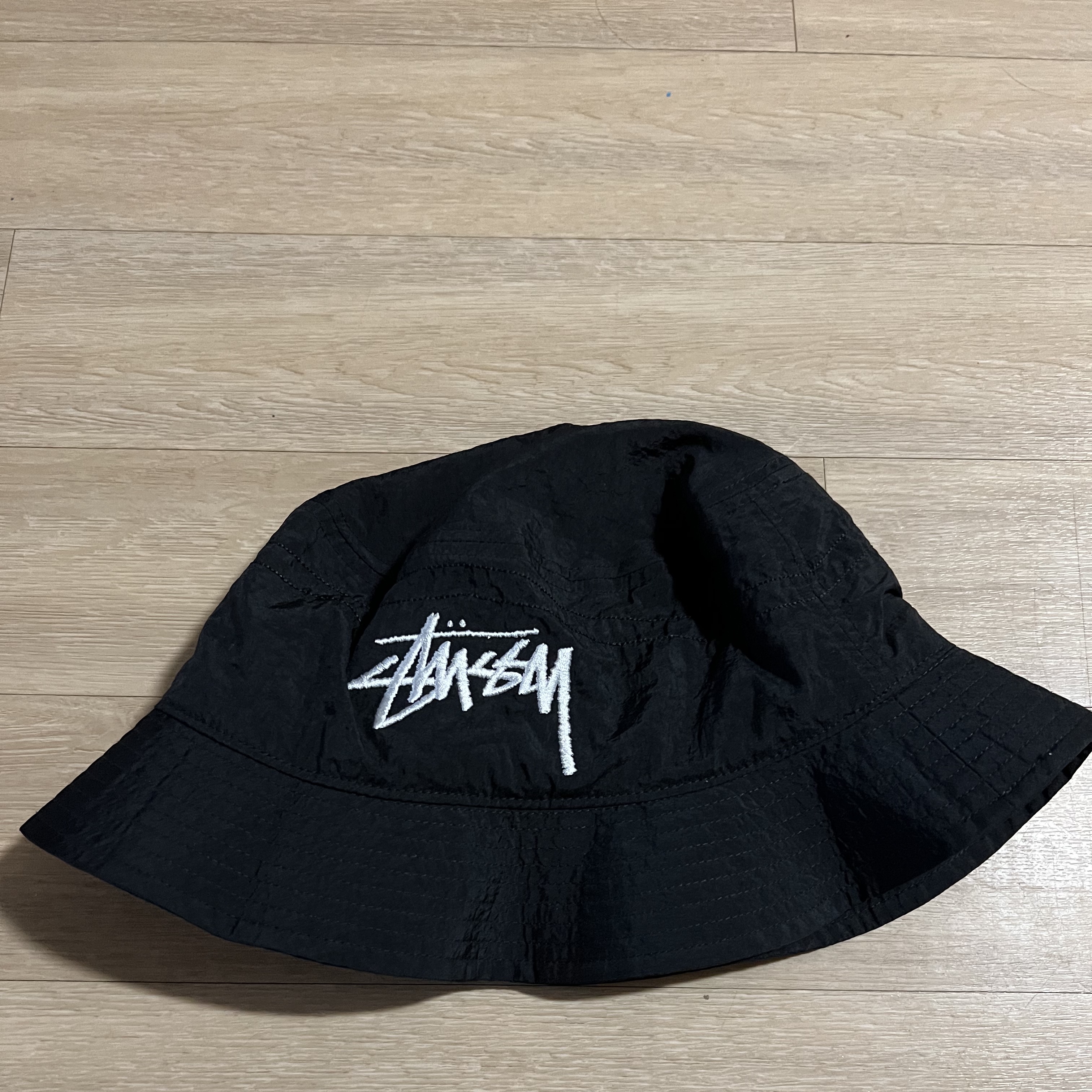 Nike x Stussy Bucket Hat Black 착용 스타일 - 1