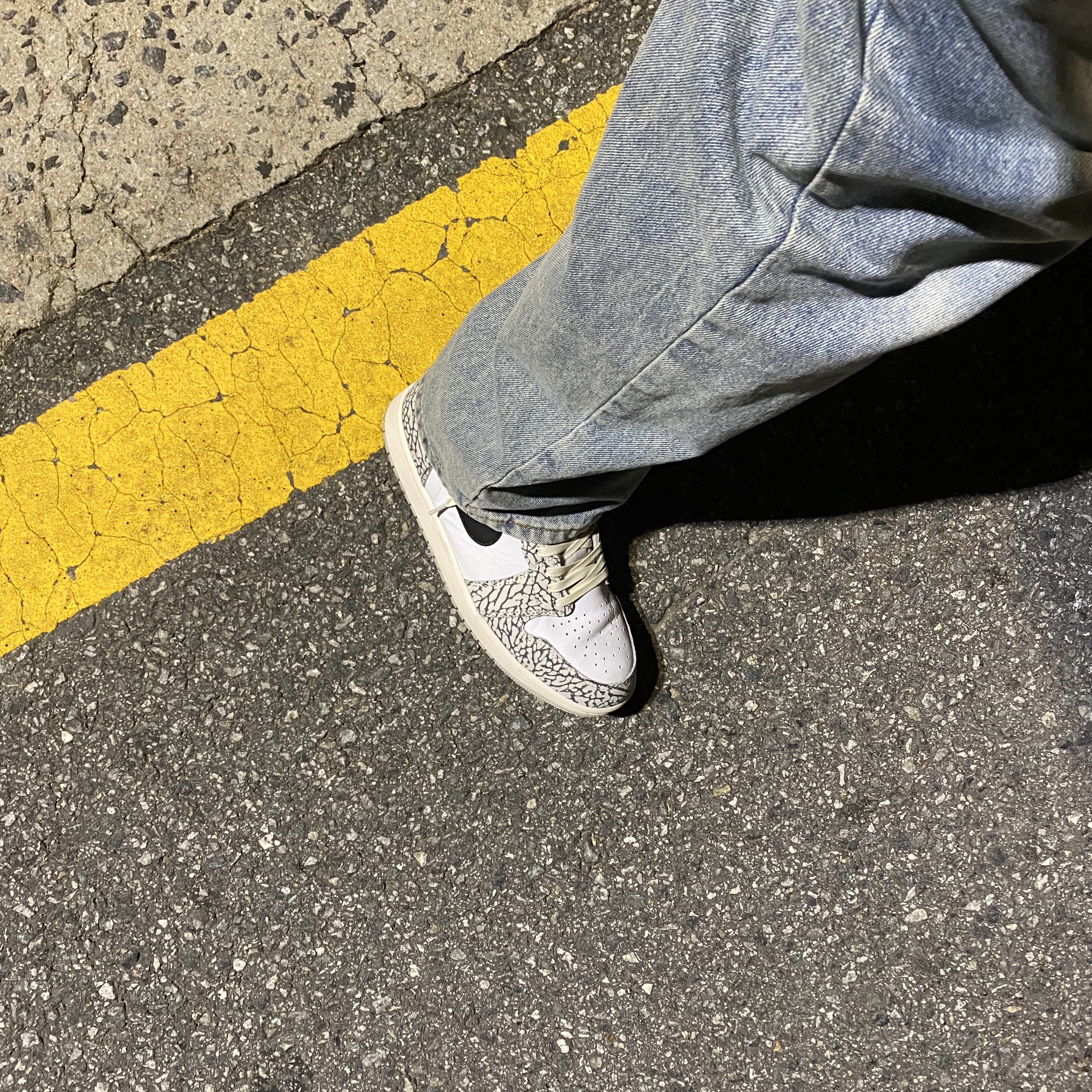 Jordan 1 Retro High OG White Cement 착용 스타일