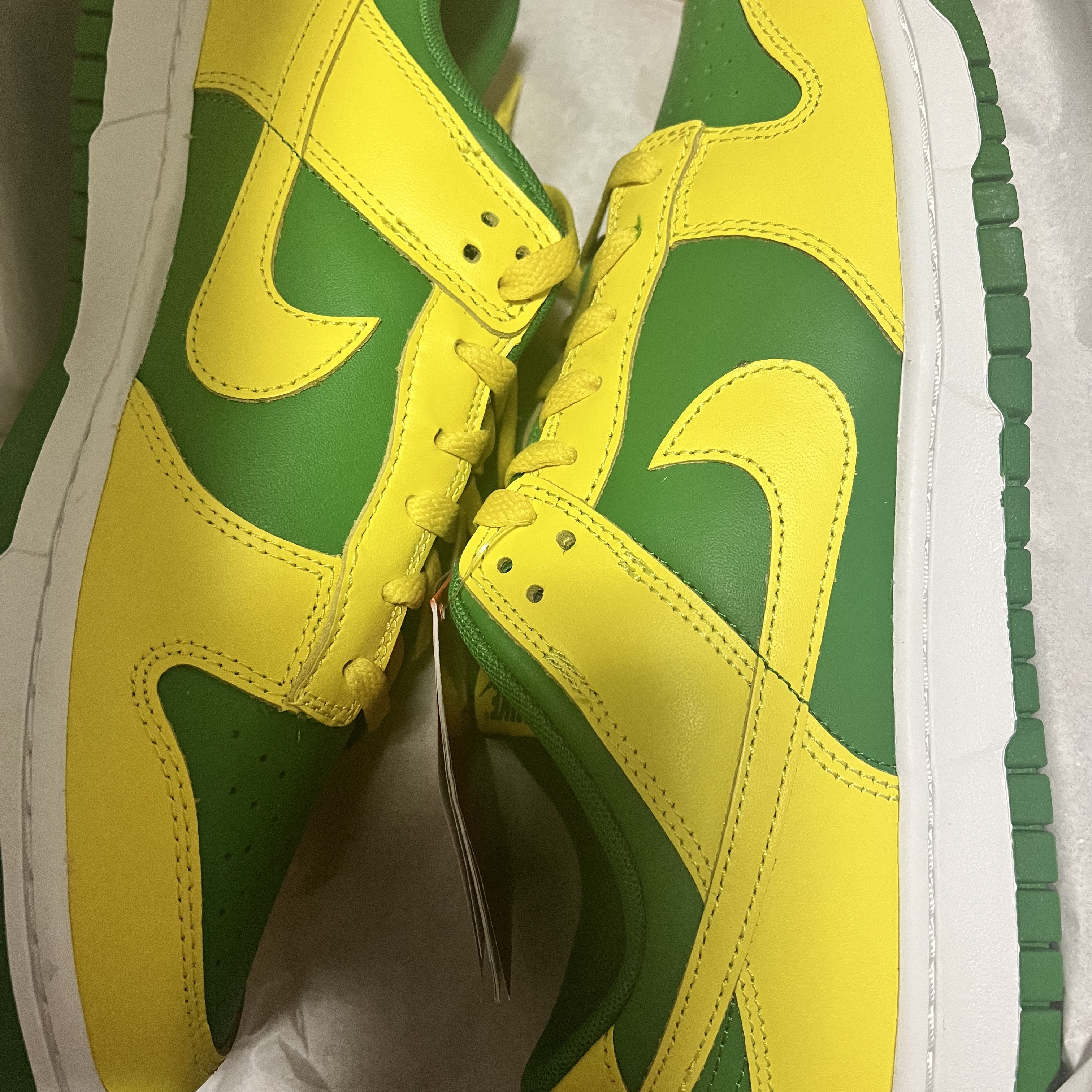 Nike Dunk Low Apple Green and Yellow Strike 착용 스타일