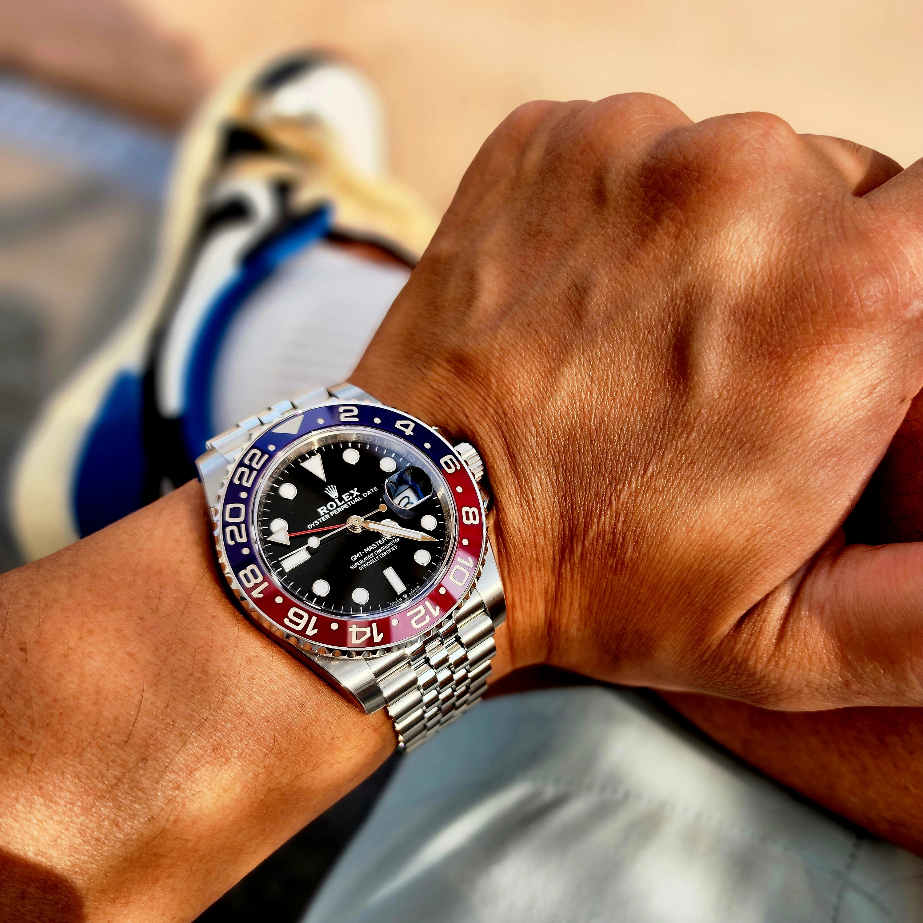 Rolex GMT-Master II 40mm 126710BLRO Black Jubilee, Jordan 1 x Travis Scott x Fragment Retro Low OG SP Military Blue 착용 스타일