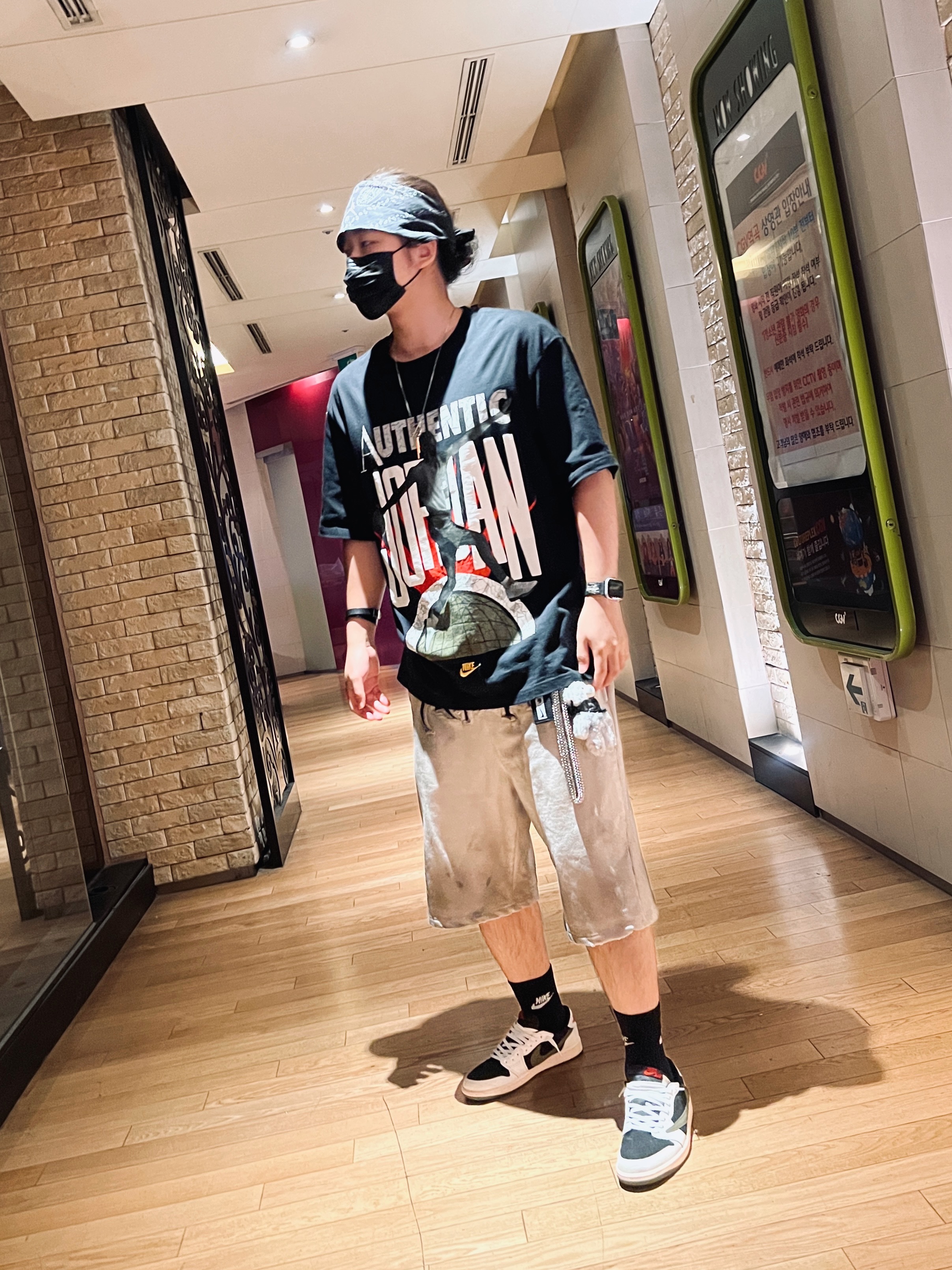 Jordan 1 x Travis Scott Retro Low OG SP Black Phantom, Project G/R Furious Logo Applique Shorts Grey - 10 Corso Como Exclusive 착용 스타일 - 3