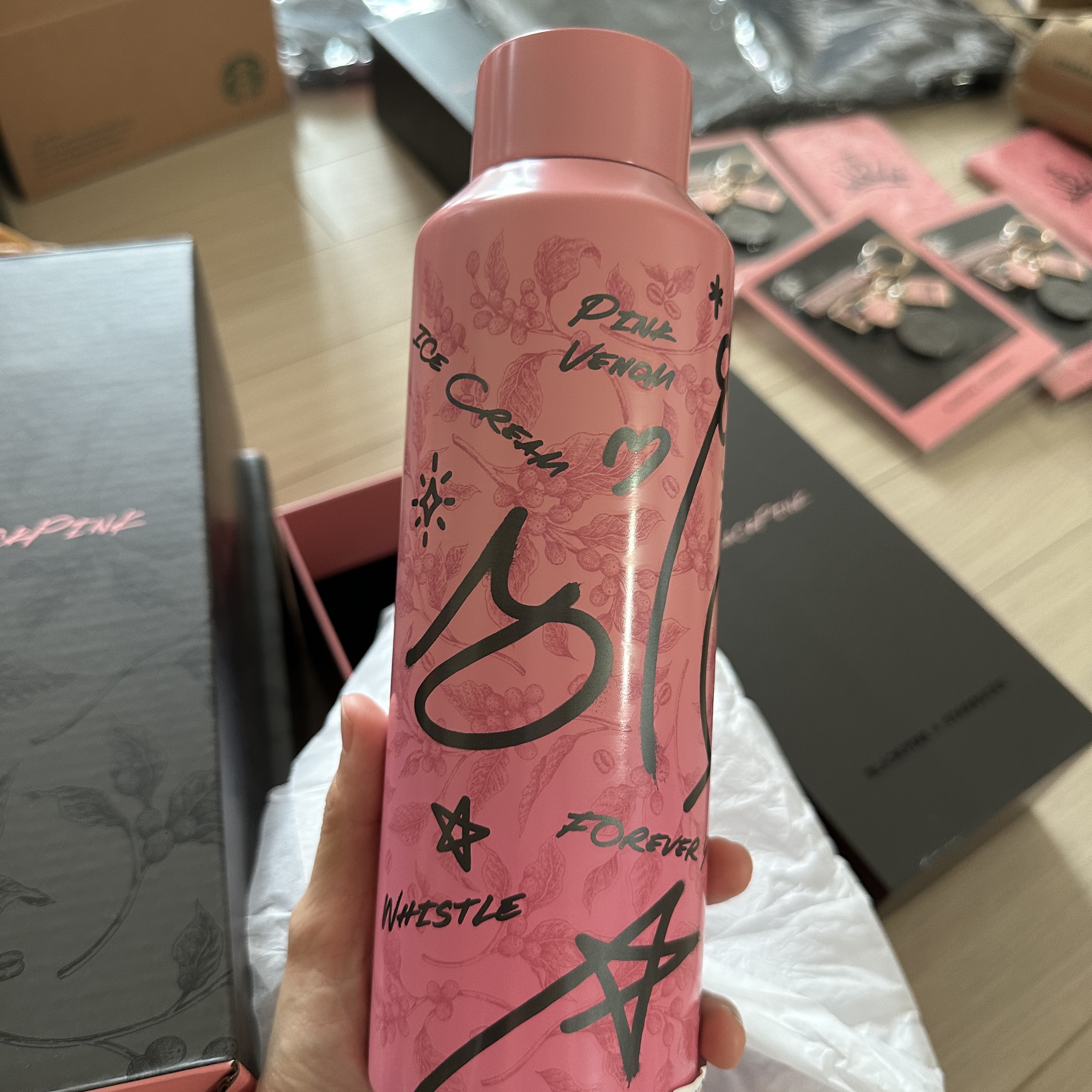 Starbucks x Blackpink SS Linestone Cold Cup 473ml, Starbucks x Blackpink SS Water Bottle 591ml 착용 스타일 - 5