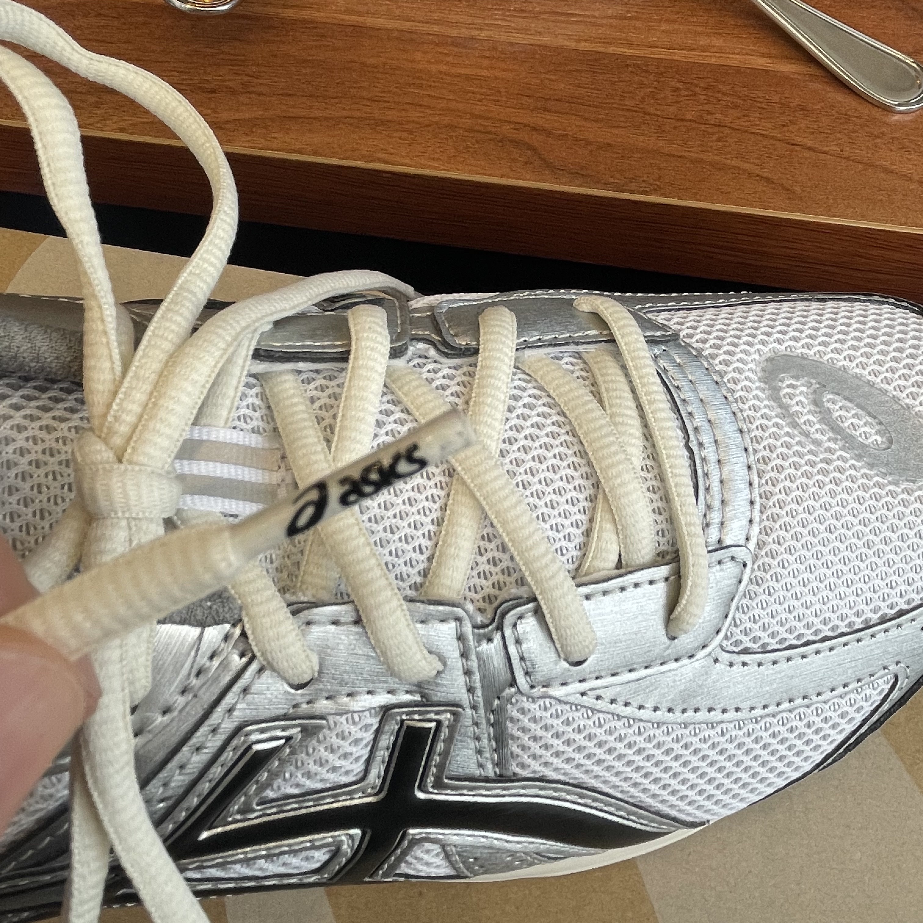 Asics Jog 100 S White Black - 2E Wide 착용 스타일 - 2