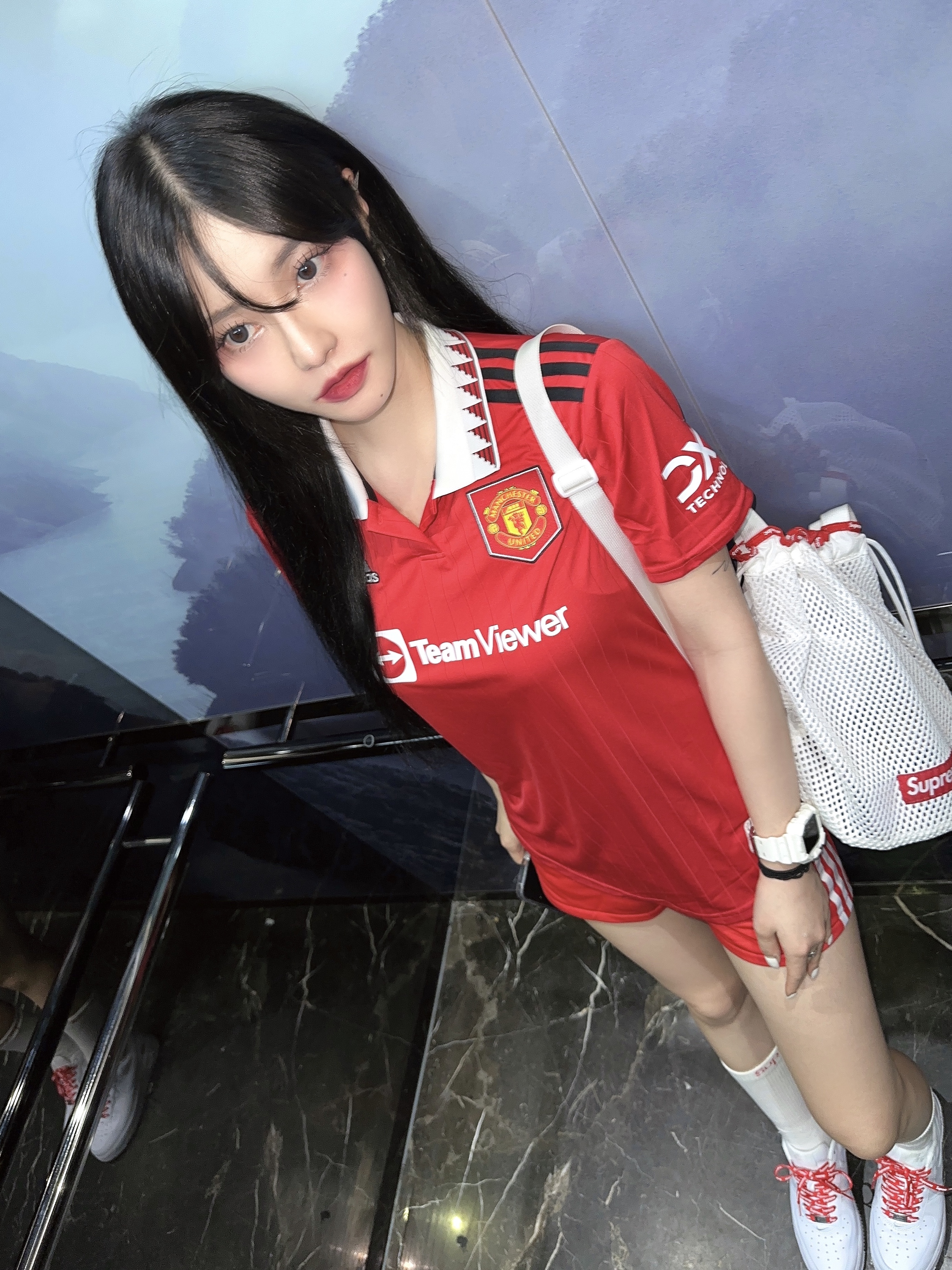 Adidas Manchester United 2022/23 Home Jersey Real Red - US Sizing (Non Marking Ver.), Supreme Mesh Small Backpack White - 23SS 착용 스타일 - 1