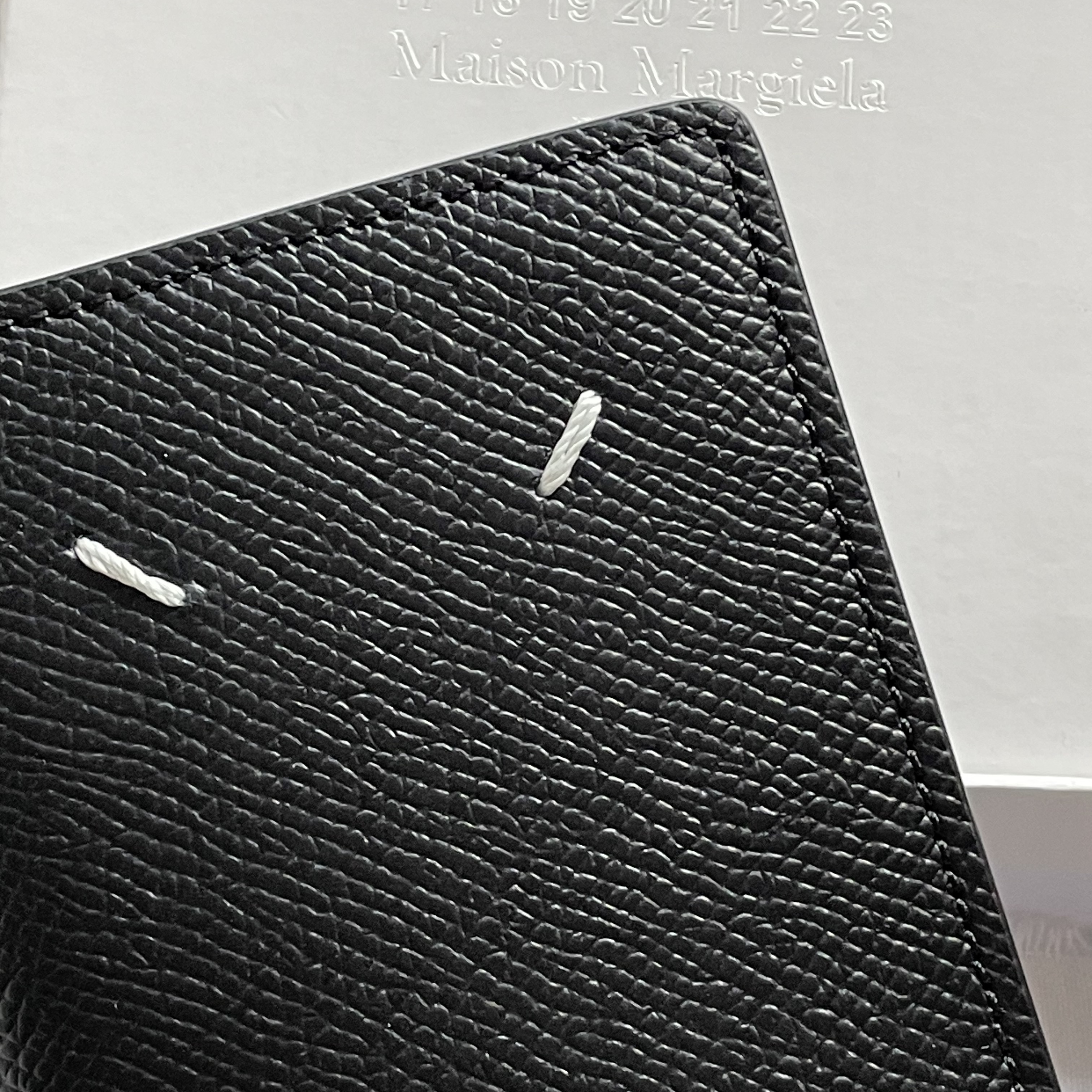 Maison Margiela Leather Bi-Fold Card Holder Black 착용 스타일