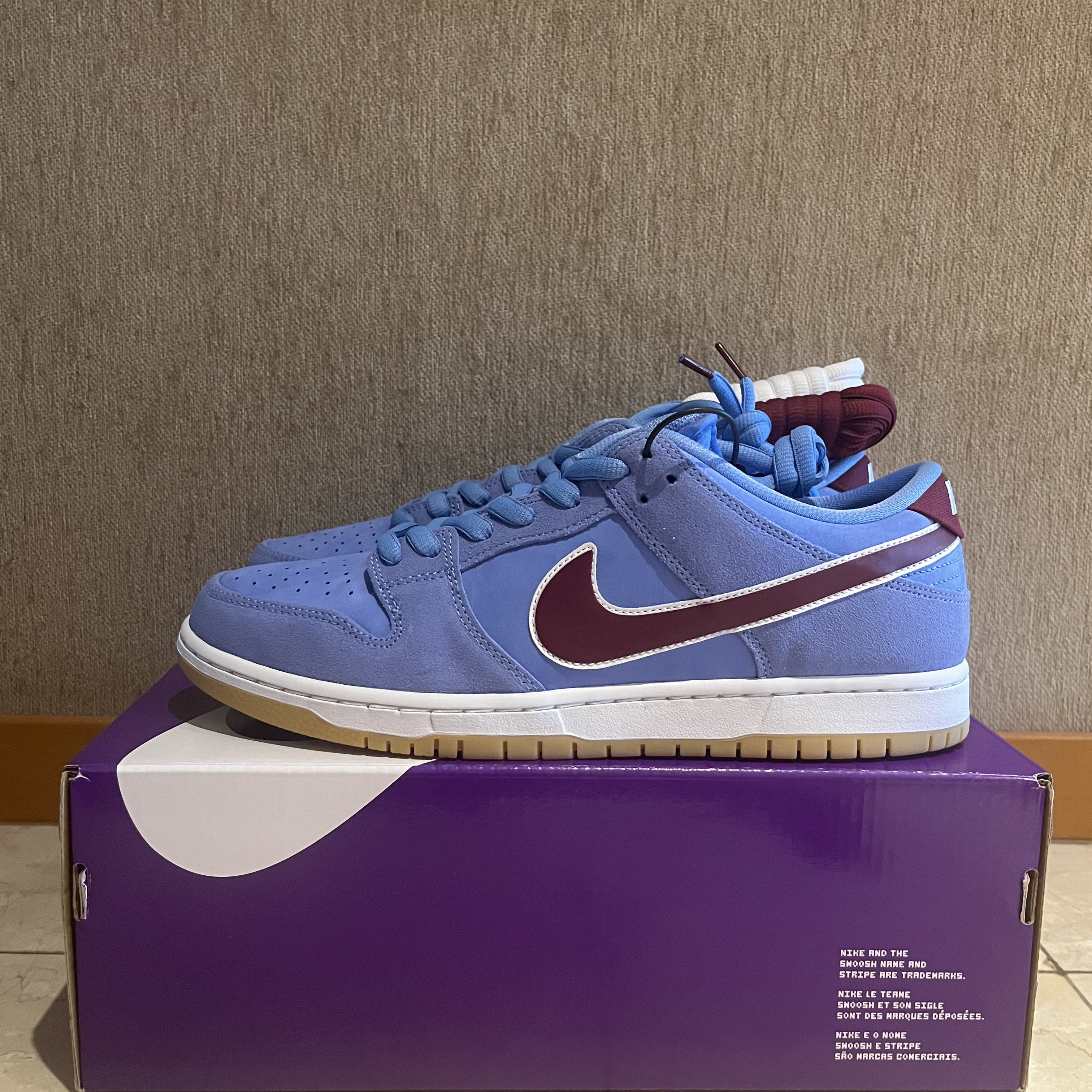 Nike SB Dunk Low Premium Valor Blue and Team Maroon 착용 스타일