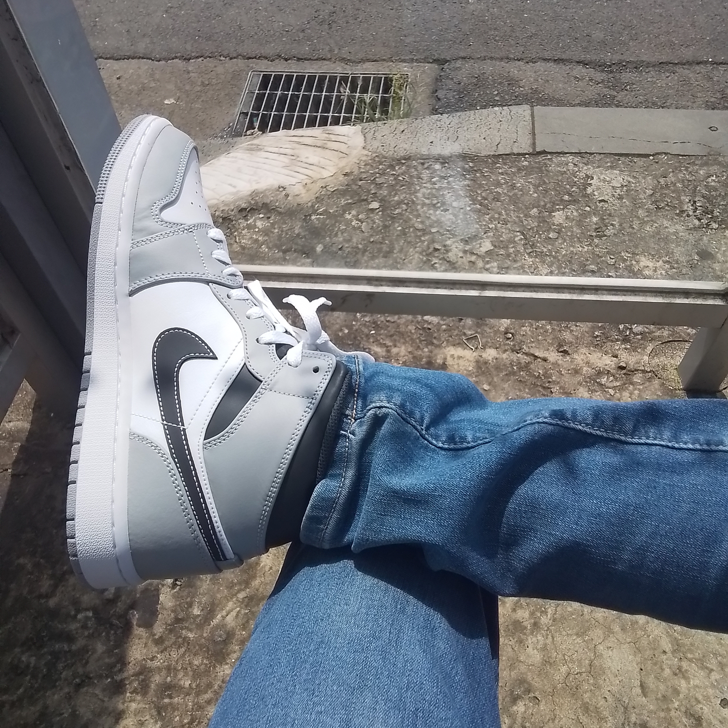 Jordan 1 Mid Light Smoke Grey Anthracite 착용 스타일