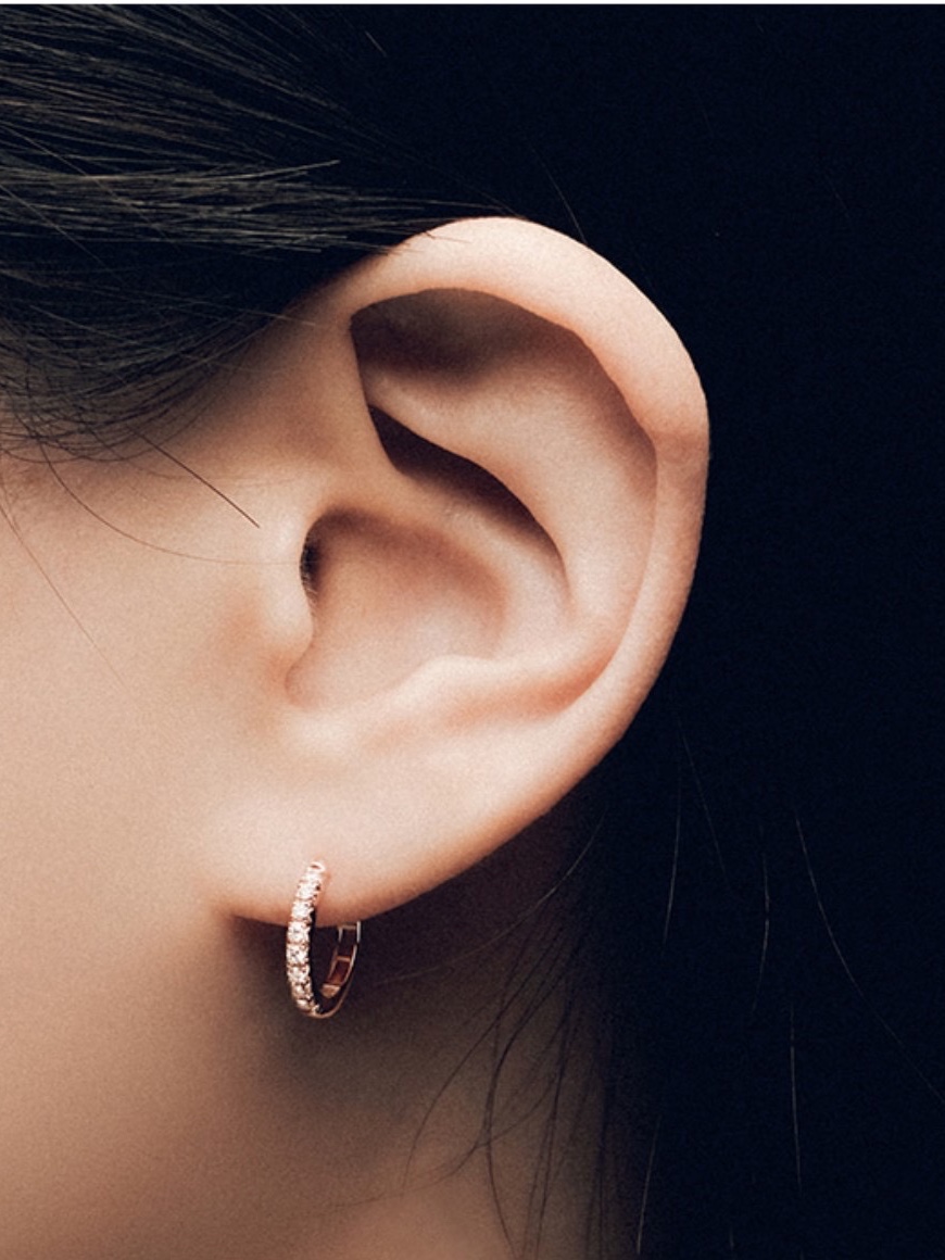 Miko Mini Ritz Diamond Earring White Gold 착용 스타일