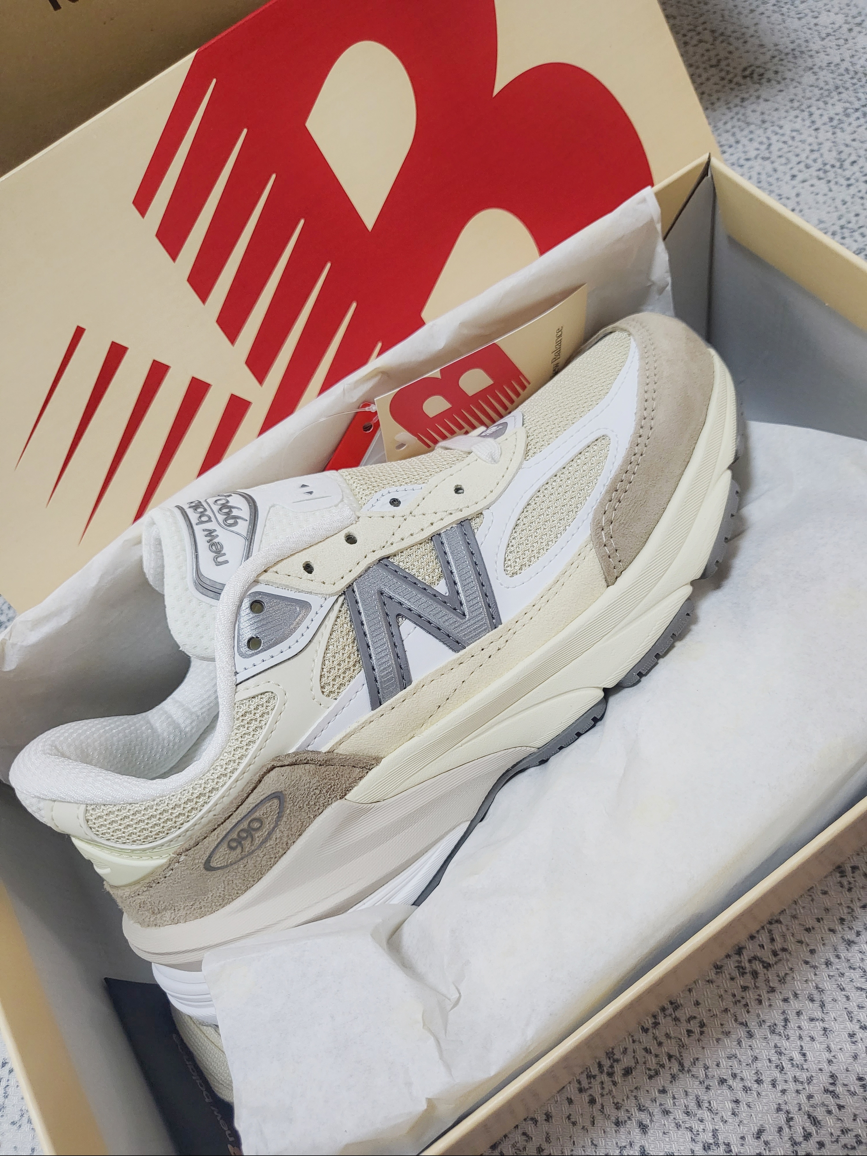 New Balance 990v6 Made in USA Cream Mindful Grey 착용 스타일