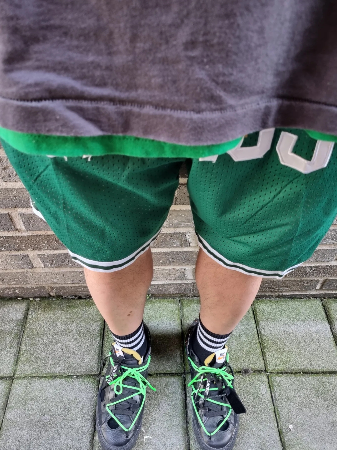 Nike x Off-White Blazer Low '77 Black and Electro Green 착용 스타일 - 3