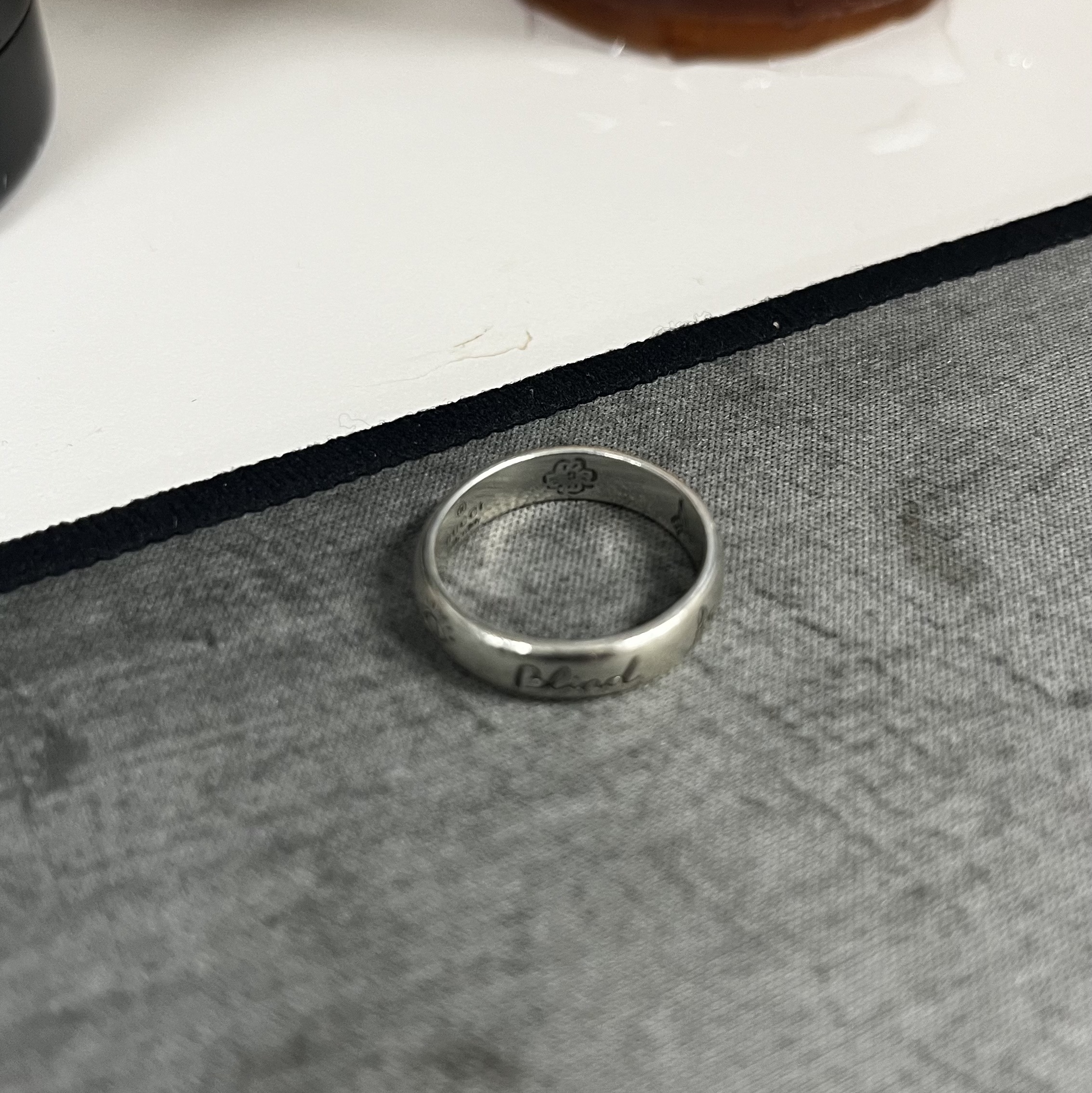 Gucci Blind For Love Ring Silver 착용 스타일