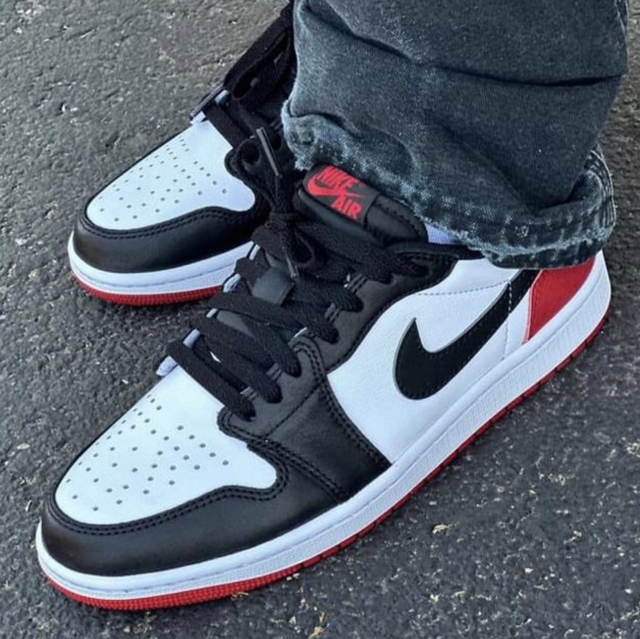 Jordan 1 Retro Low OG Black Toe 착용 스타일 - 1