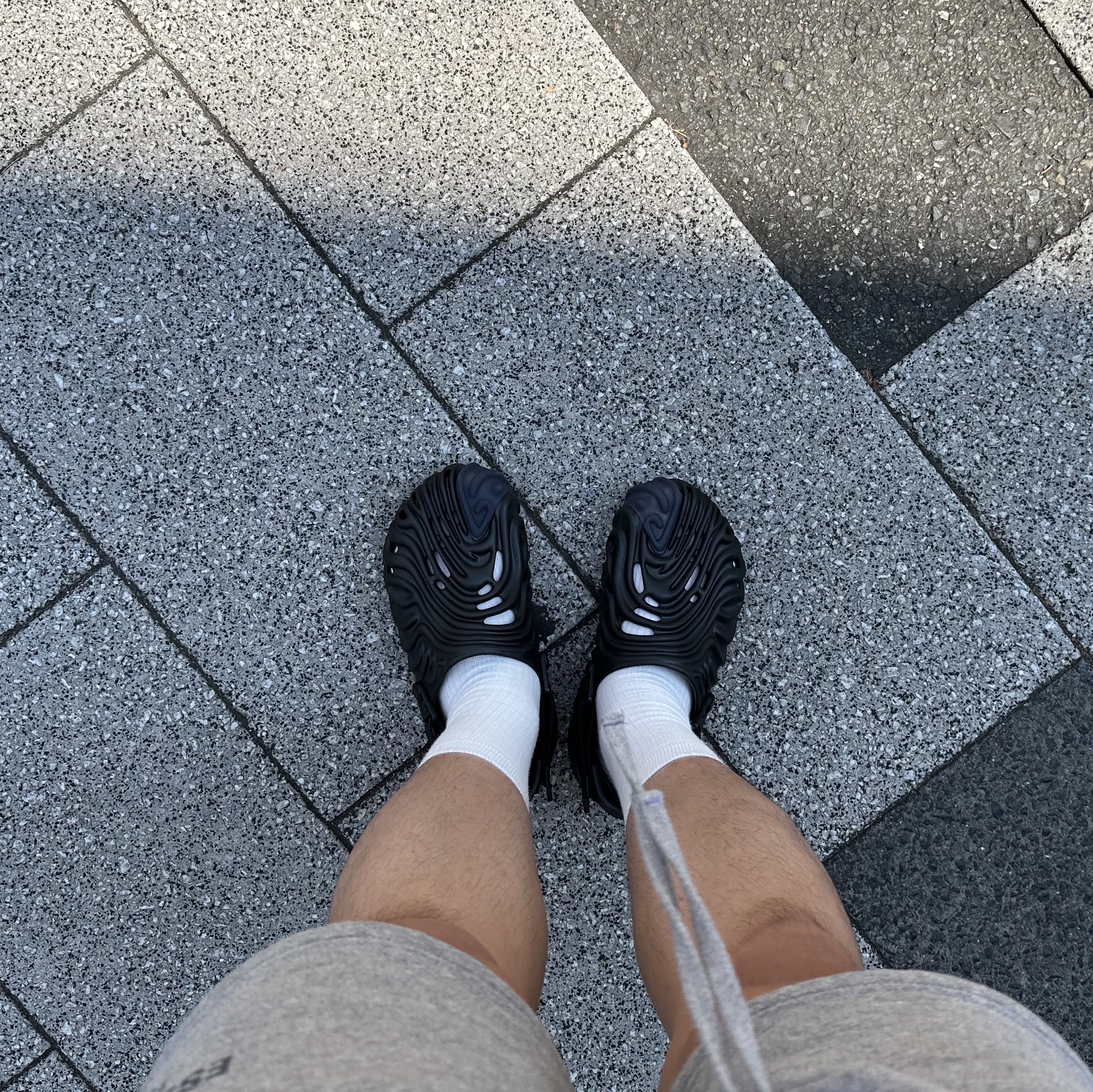 Crocs x Salehe Bembury Pollex Clog Sasquatch 착용 스타일