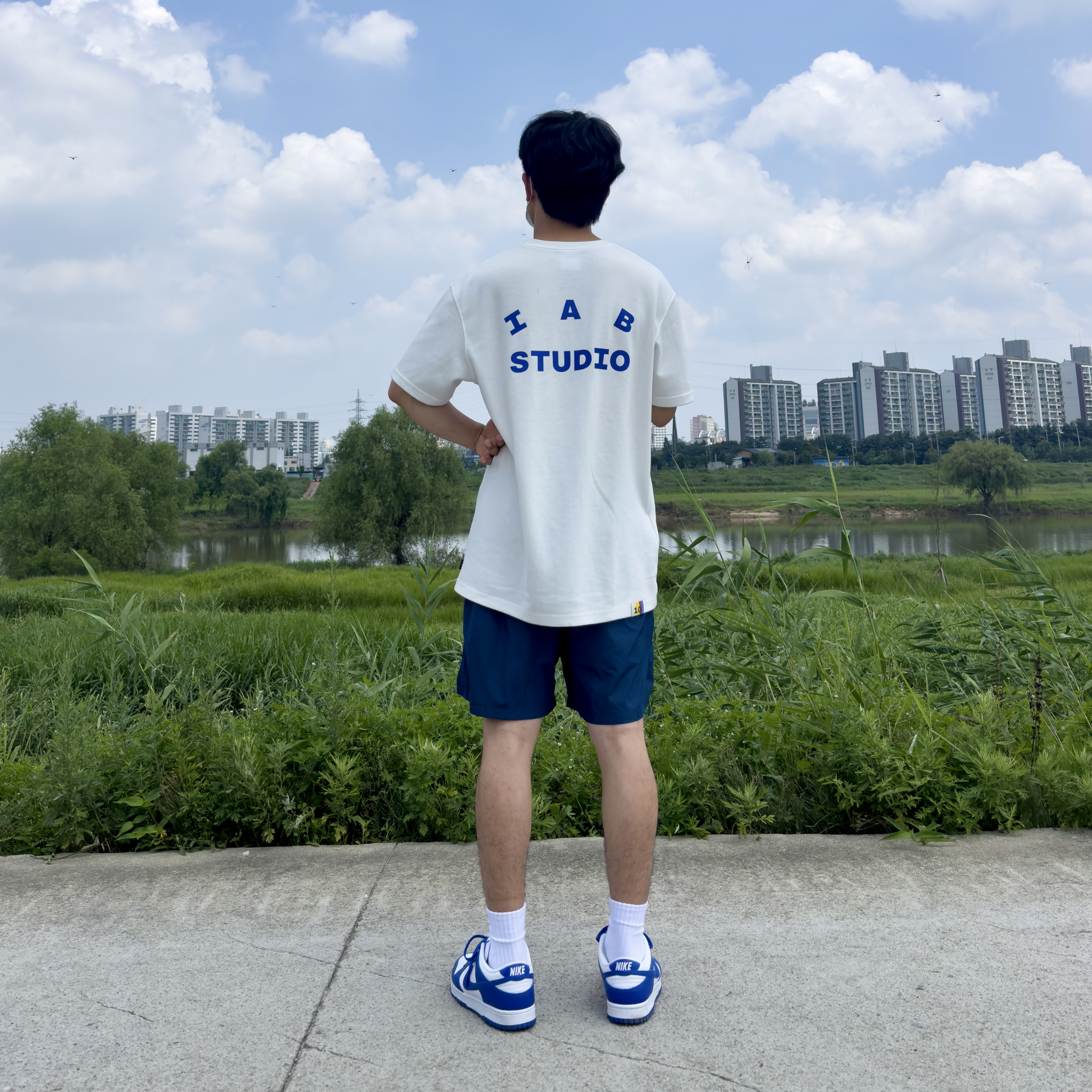 IAB Studio 10th Anniversary T-Shirts Pack White & Black (2 Pack), IAB Studio 10th Anniversary T-Shirt White 착용 스타일 - 2