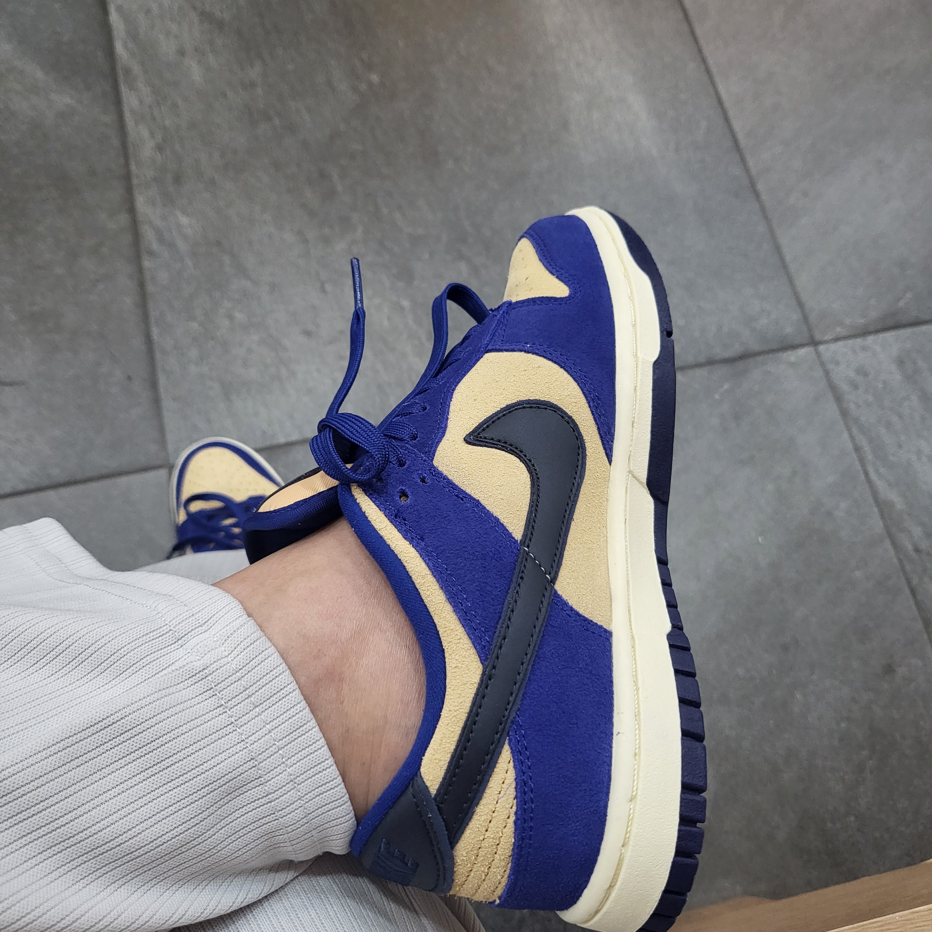 (W) Nike Dunk Low LX Blue Suede 착용 스타일 - 2