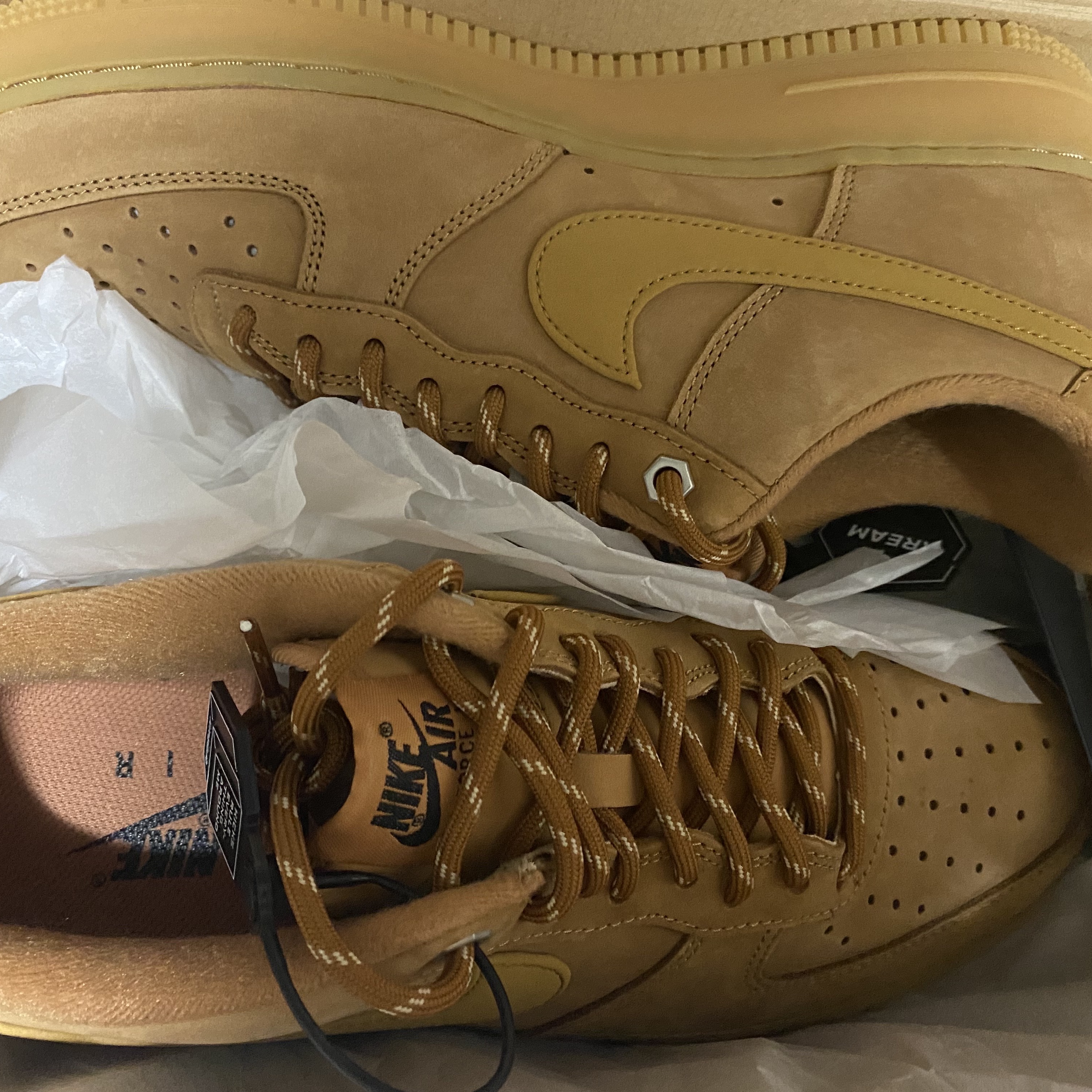 Nike Air Force 1 '07 WB Flax 착용 스타일