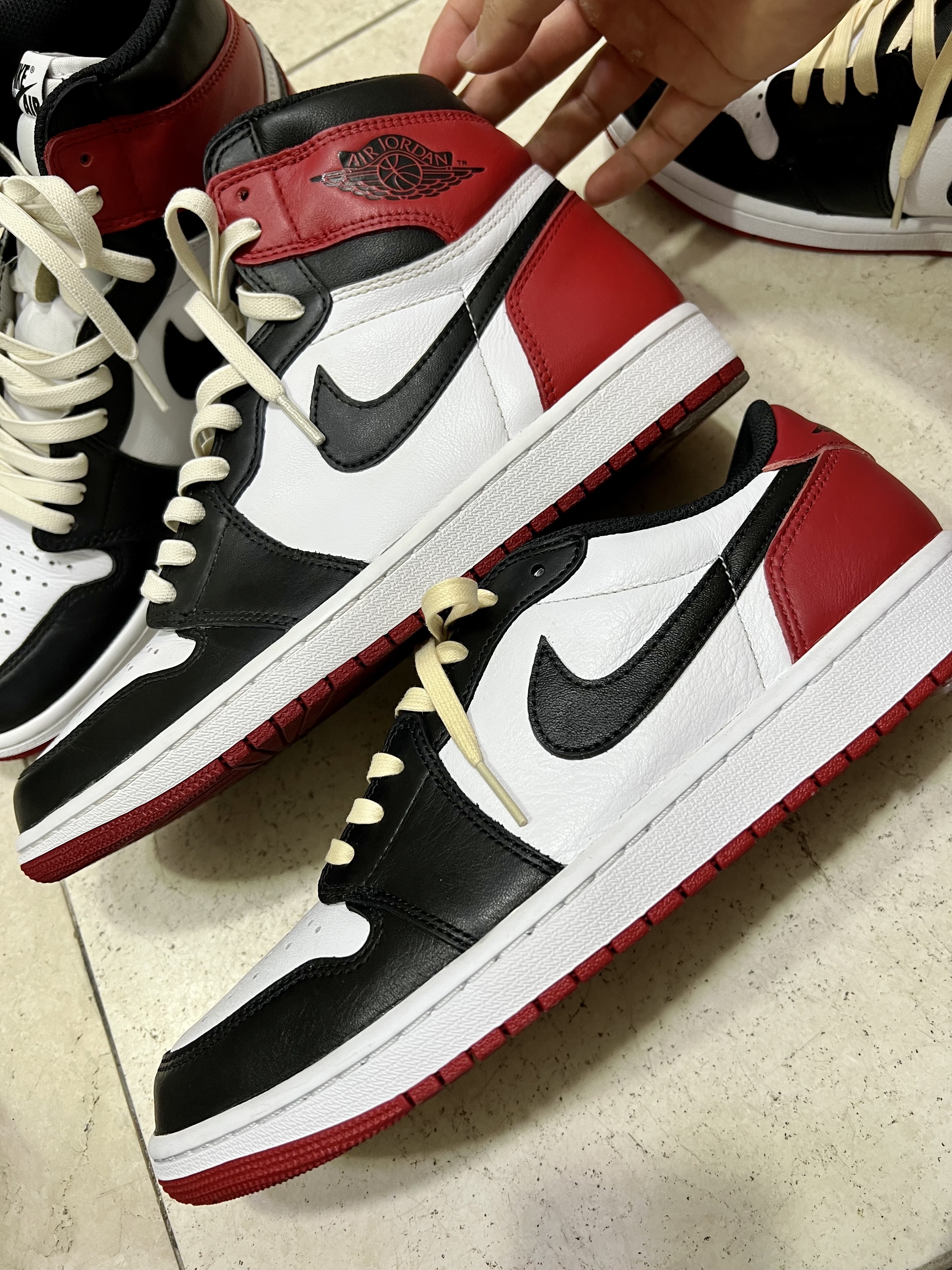 Jordan 1 Retro Low OG Black Toe, (GS) Jordan 1 Retro Low OG Black Toe 착용 스타일 - 5