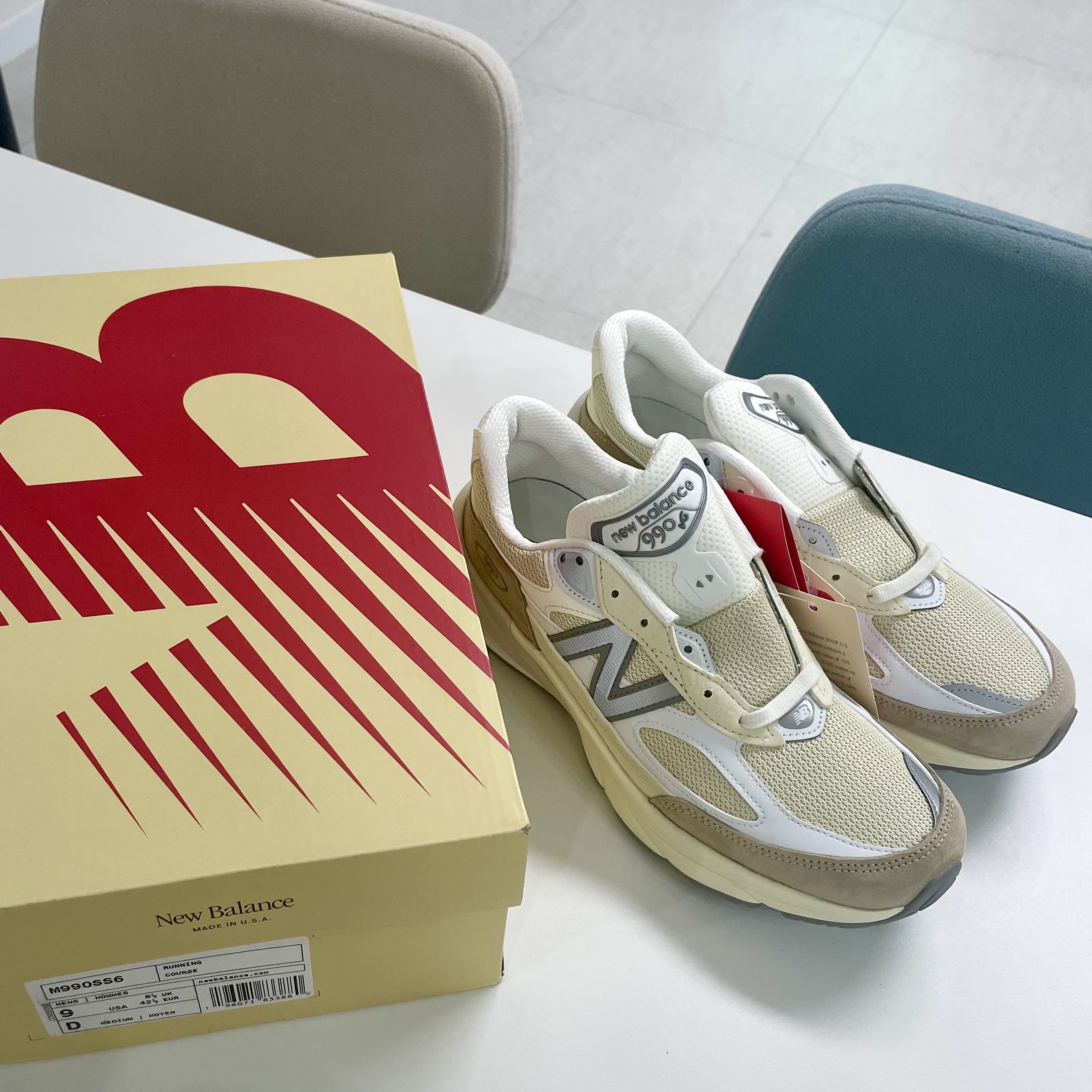 New Balance 990v6 Made in USA Cream Mindful Grey 착용 스타일