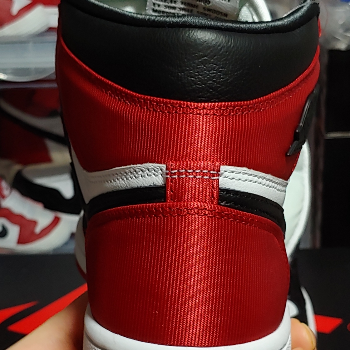 (W) Jordan 1 Retro High Satin Black Toe 착용 스타일 - 3