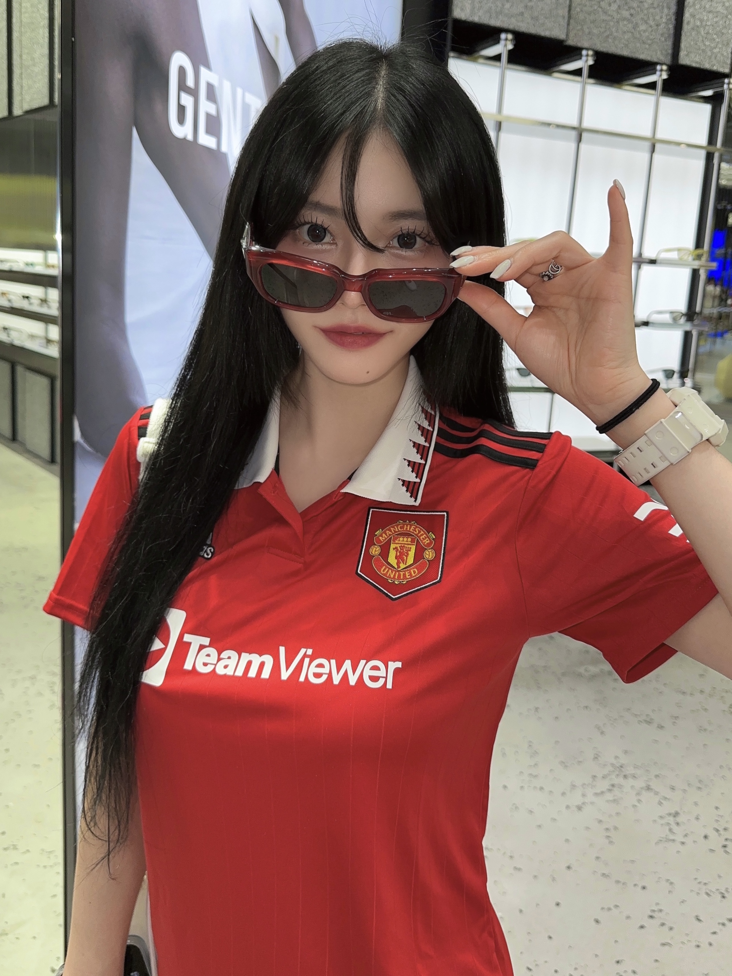 Adidas Manchester United 2022/23 Home Jersey Real Red - US Sizing (Non Marking Ver.), Supreme Mesh Small Backpack White - 23SS 착용 스타일 - 3