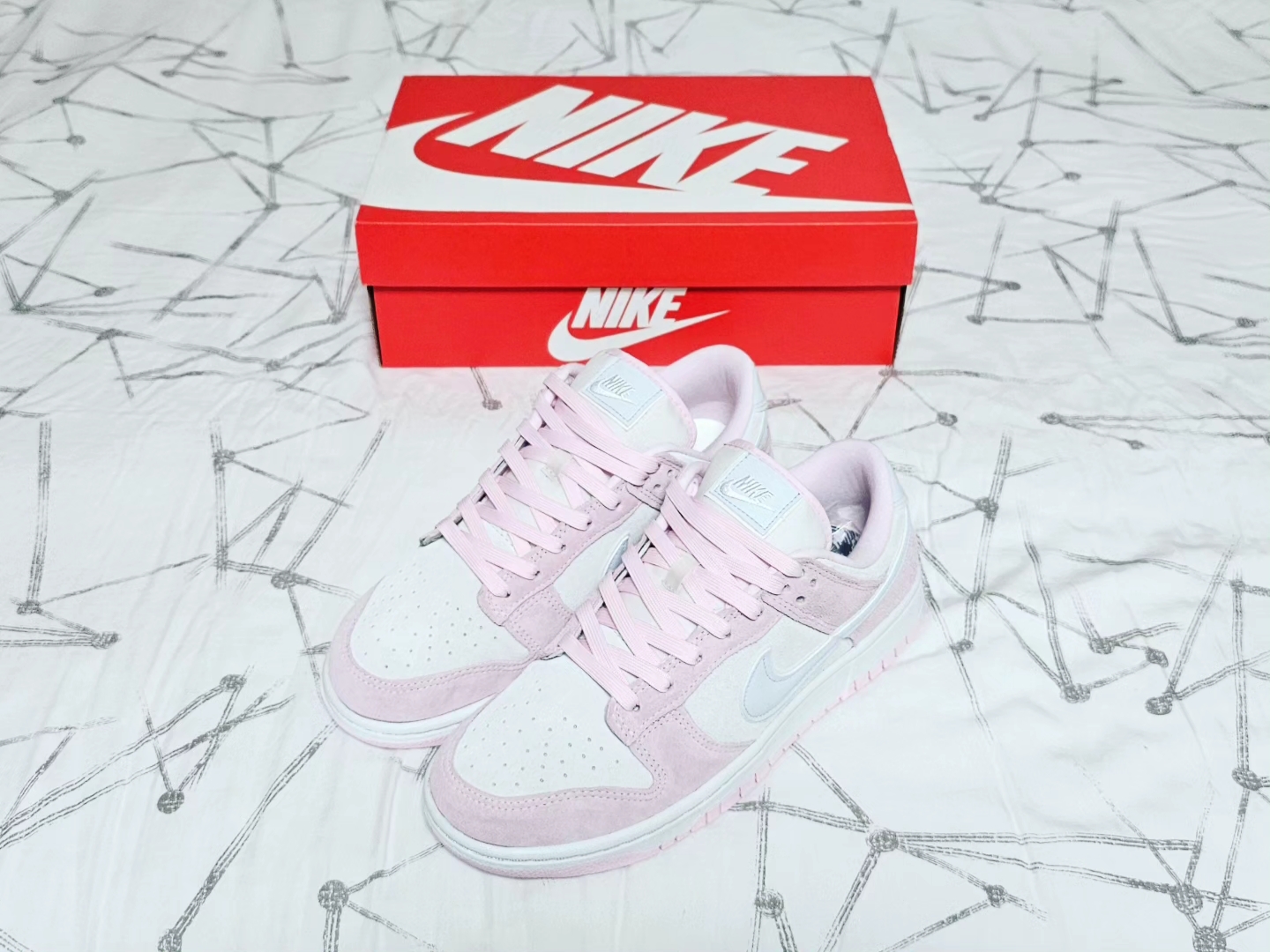 (W) Nike Dunk Low LX Pink Foam 착용 스타일 - 1