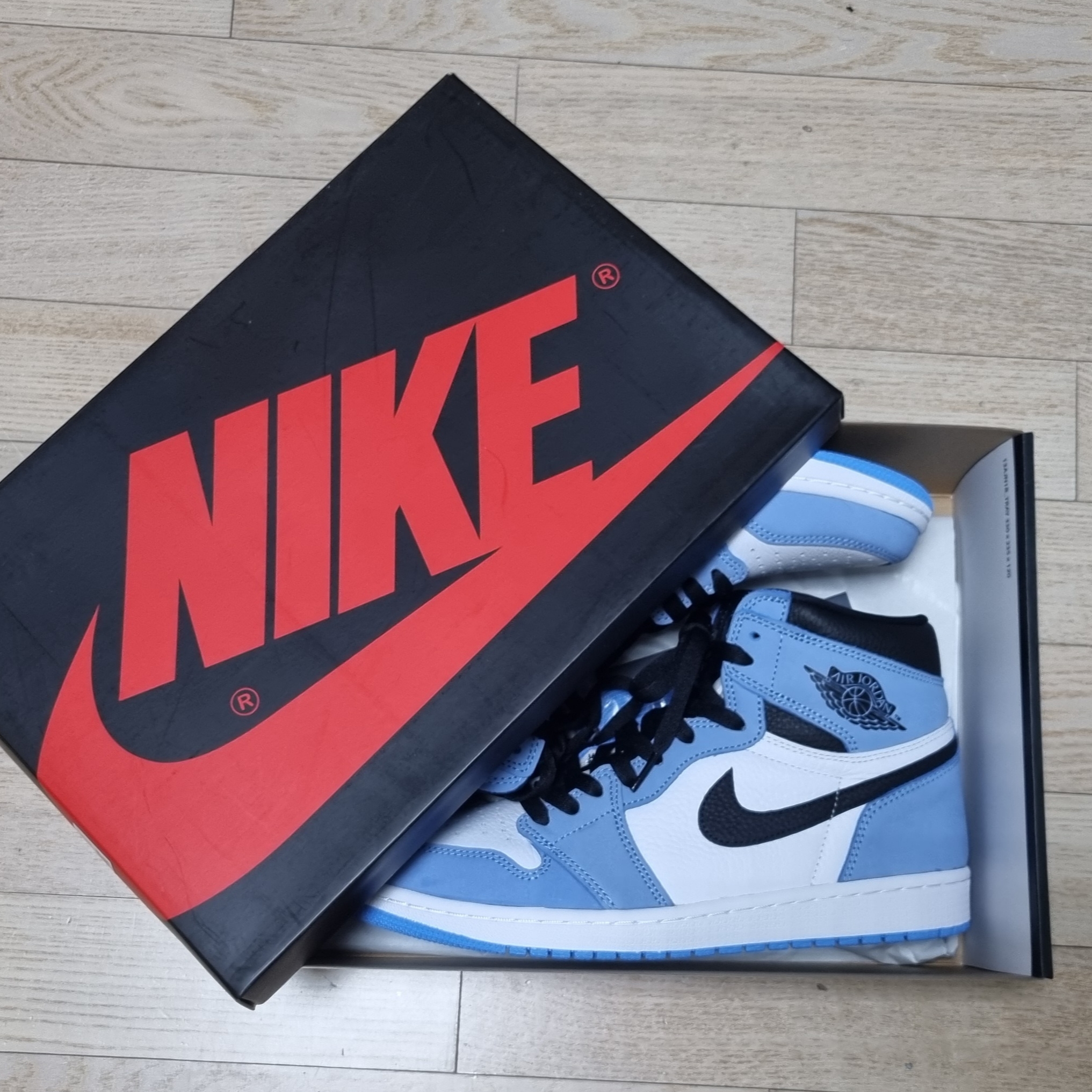 Jordan 1 Retro High OG University Blue 착용 스타일 - 2