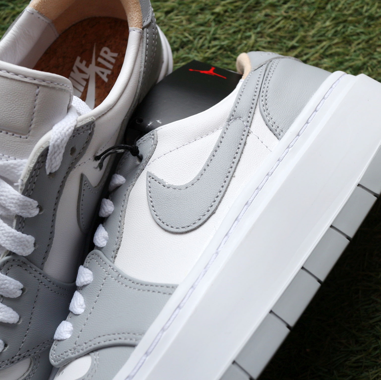 (W) Jordan 1 Elevate Low White and Wolf Grey 착용 스타일 - 2