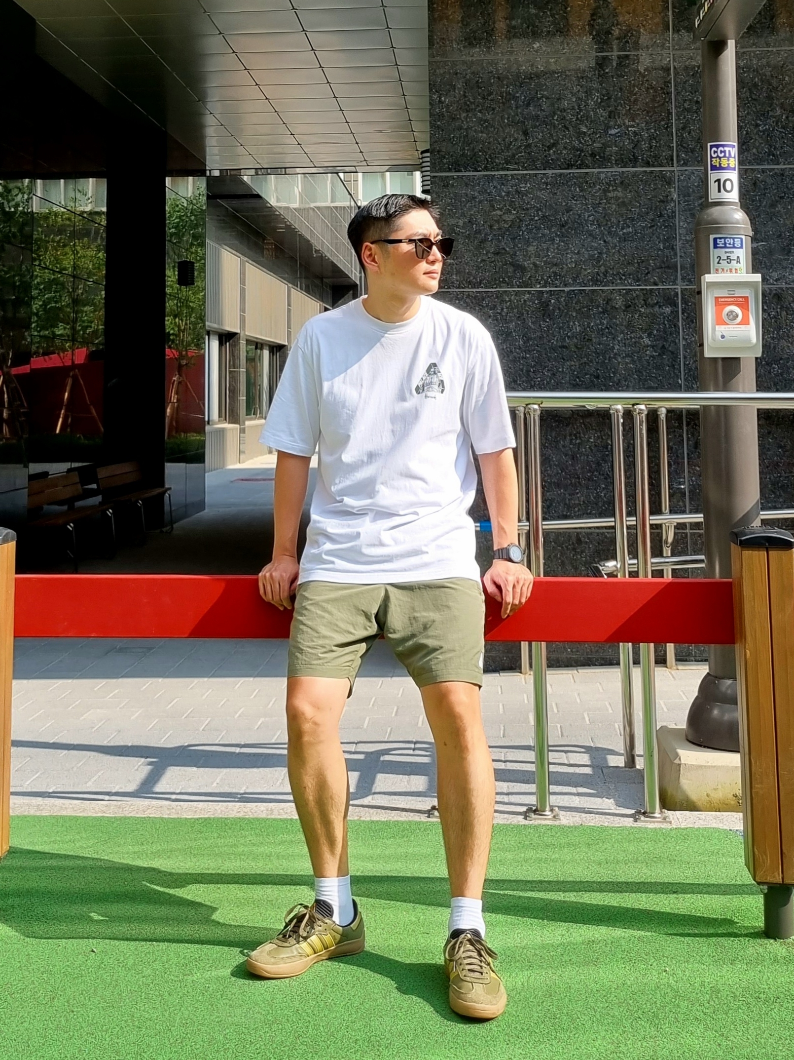Palace x Harrods Tri-Sphinx T-Shirt White - 21FW, Adidas x Palace Samba Olive Gold 착용 스타일