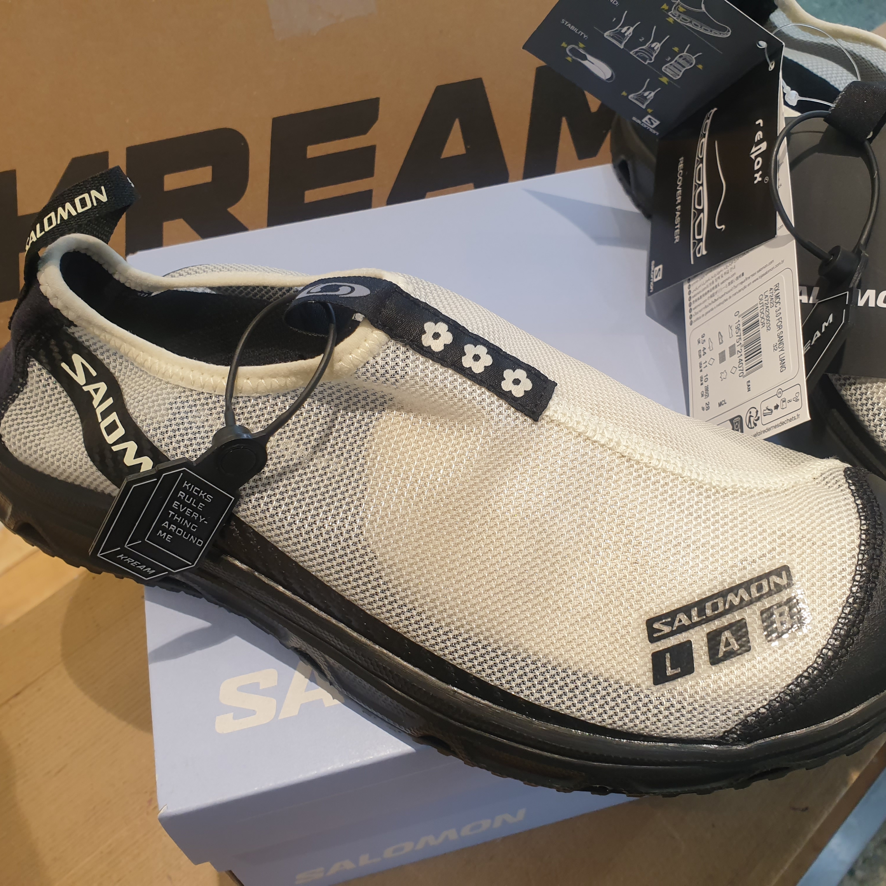 Salomon x Sandy Liang RX Moc 3.0 Black White 착용 스타일 - 1