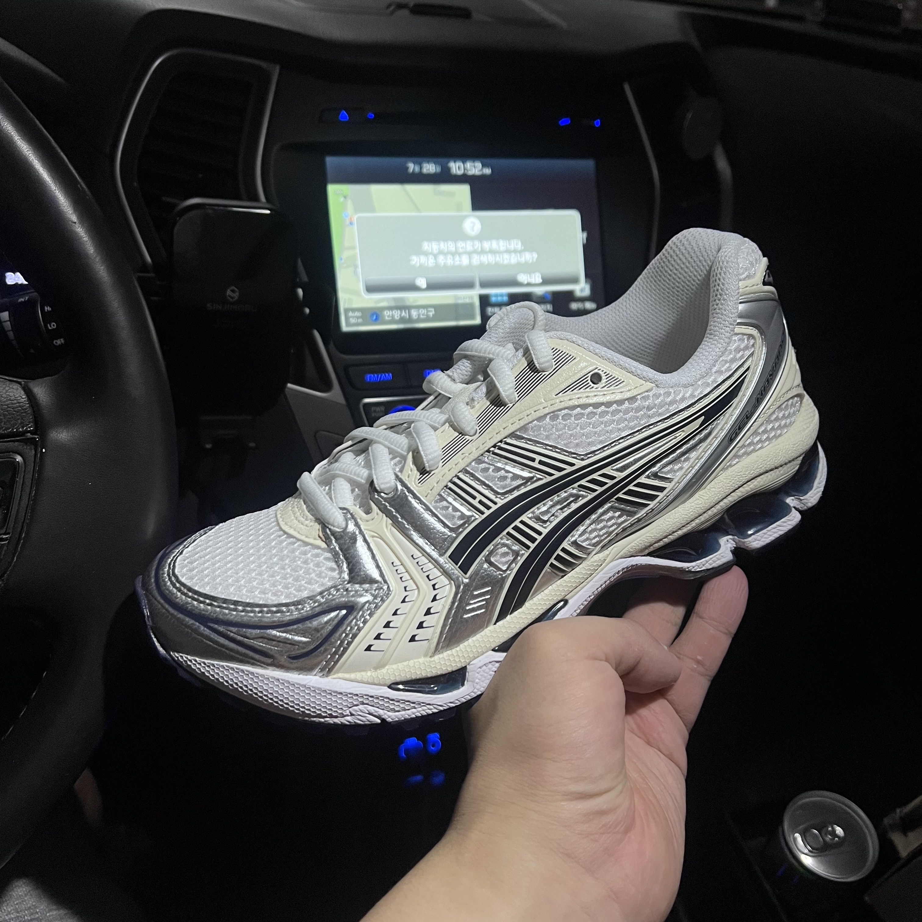 (W) Asics Gel-Kayano 14 White Midnight 착용 스타일