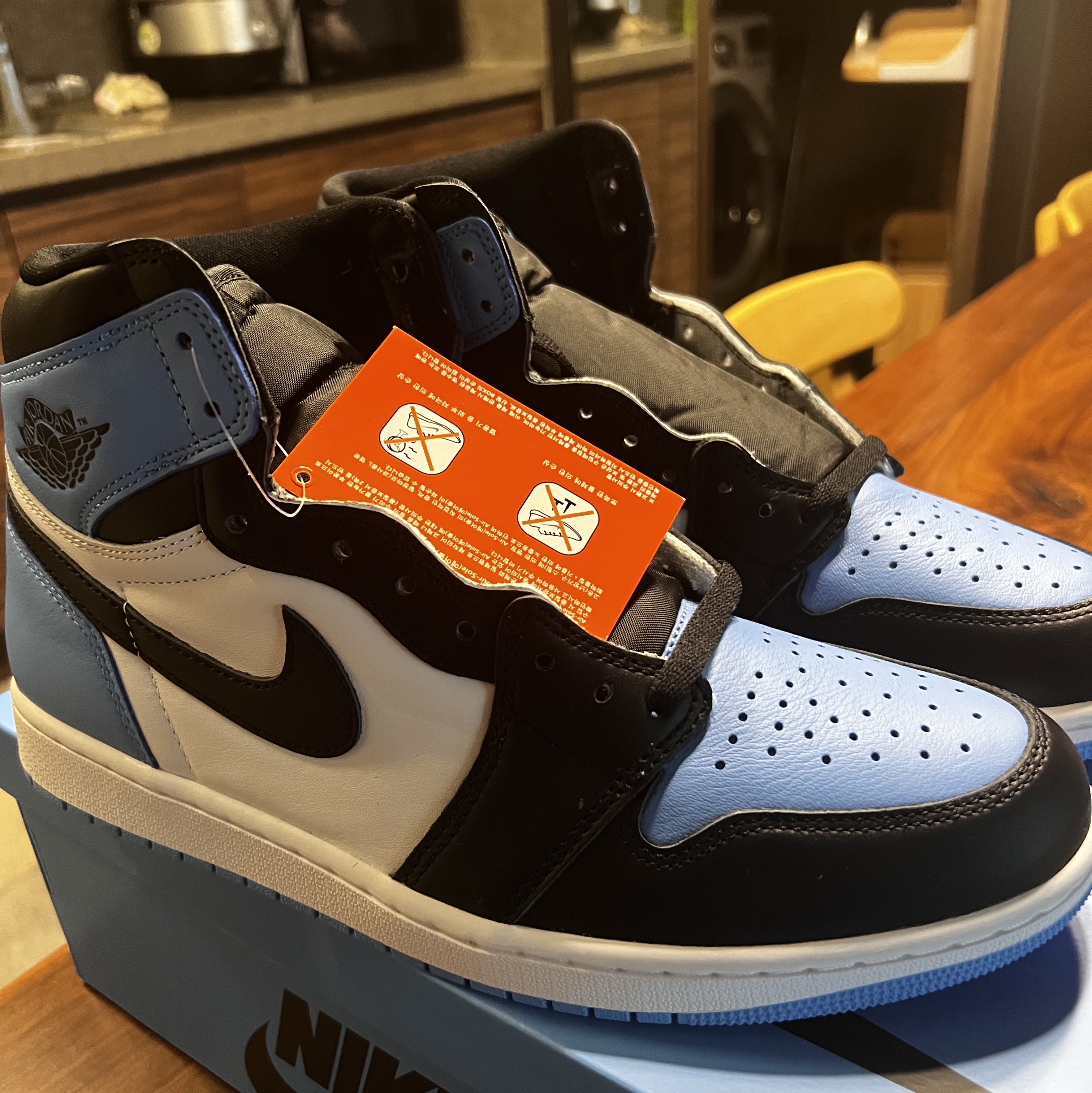 Jordan 1 Retro High OG University Blue 착용 스타일