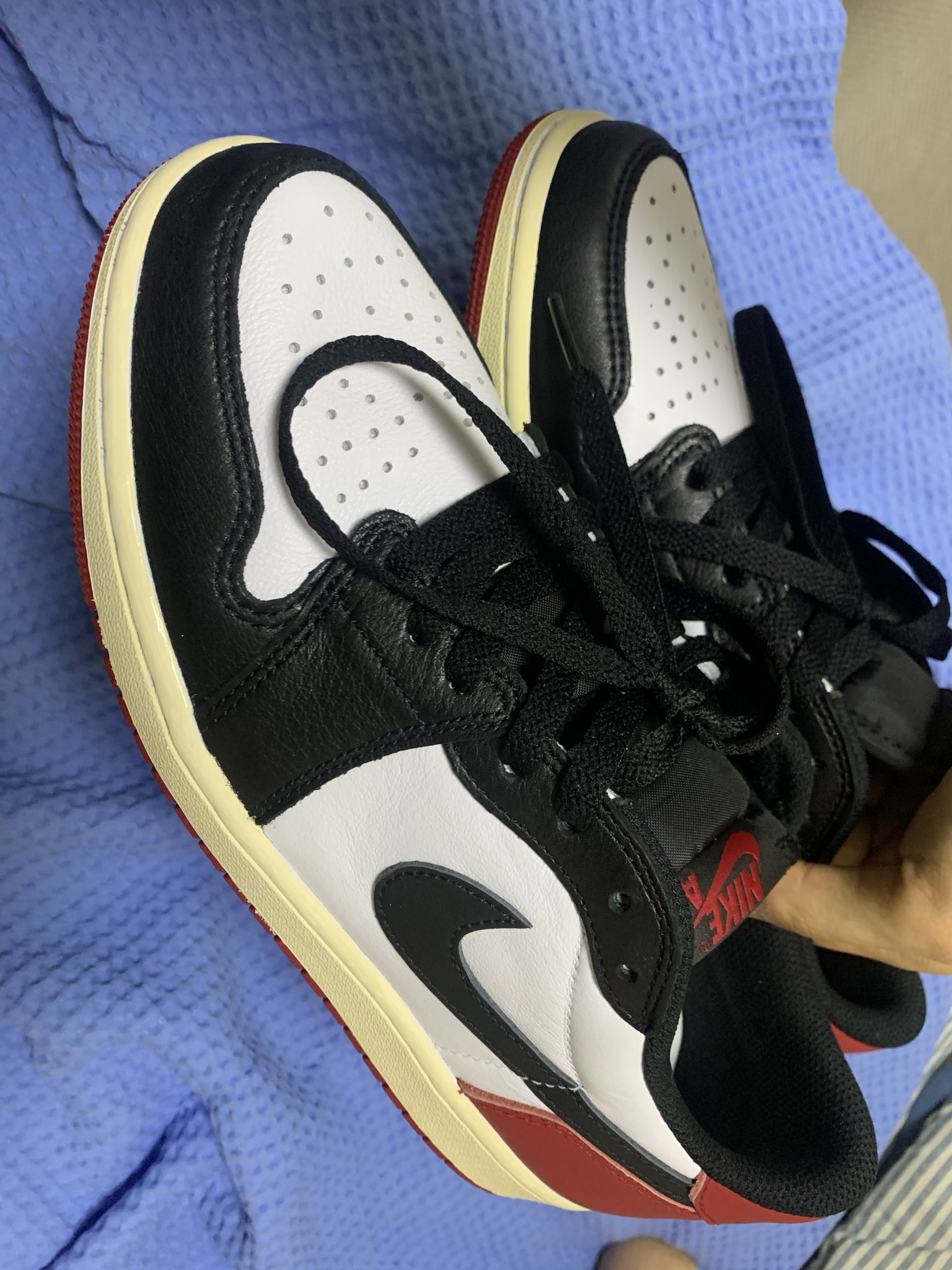 Jordan 1 Retro Low OG Black Toe 착용 스타일 - 1